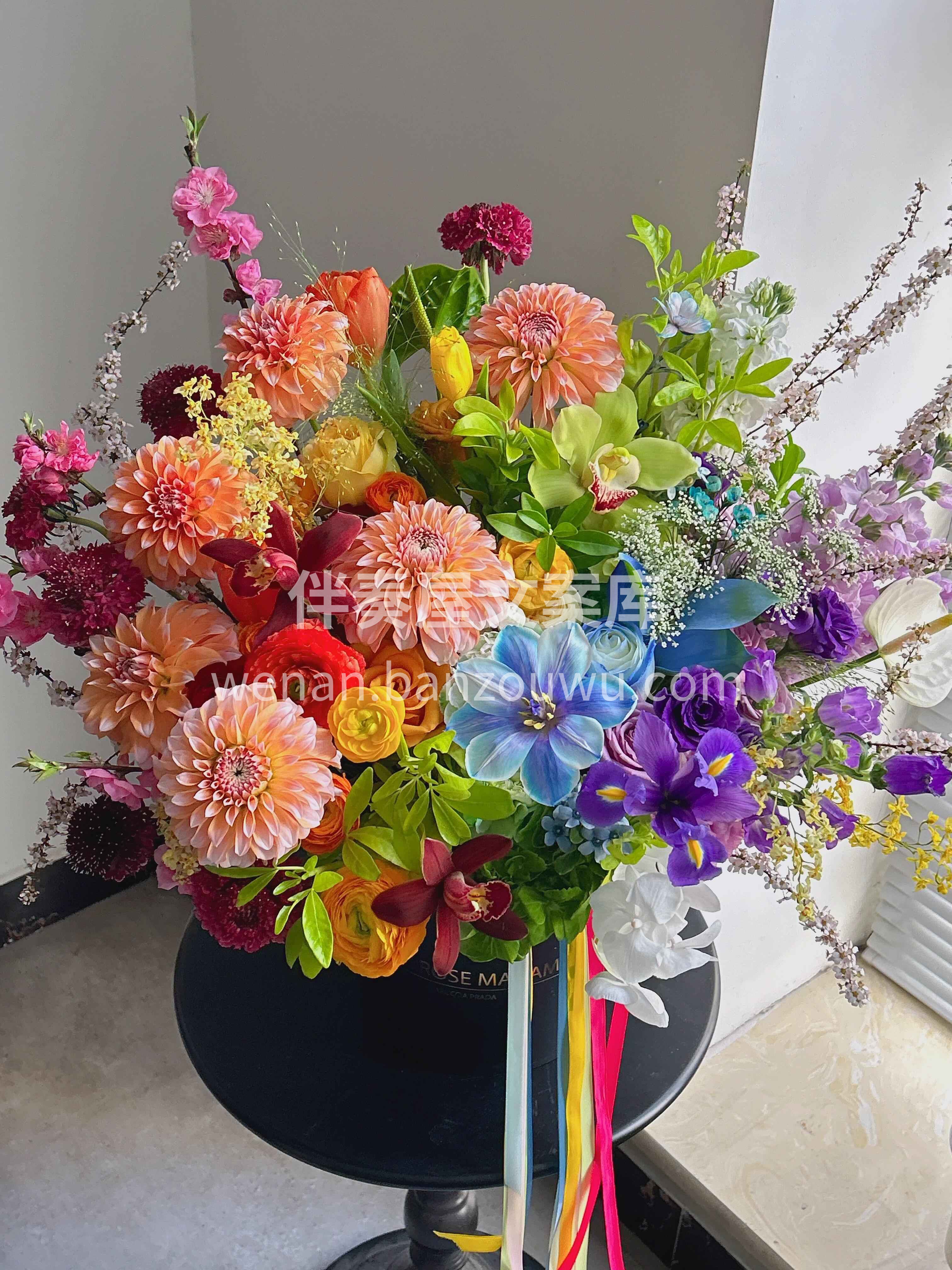 这桶彩色抱抱桶太绝了✨ 多种花色错落搭配🌸高级感拉满 抱在怀 配图1