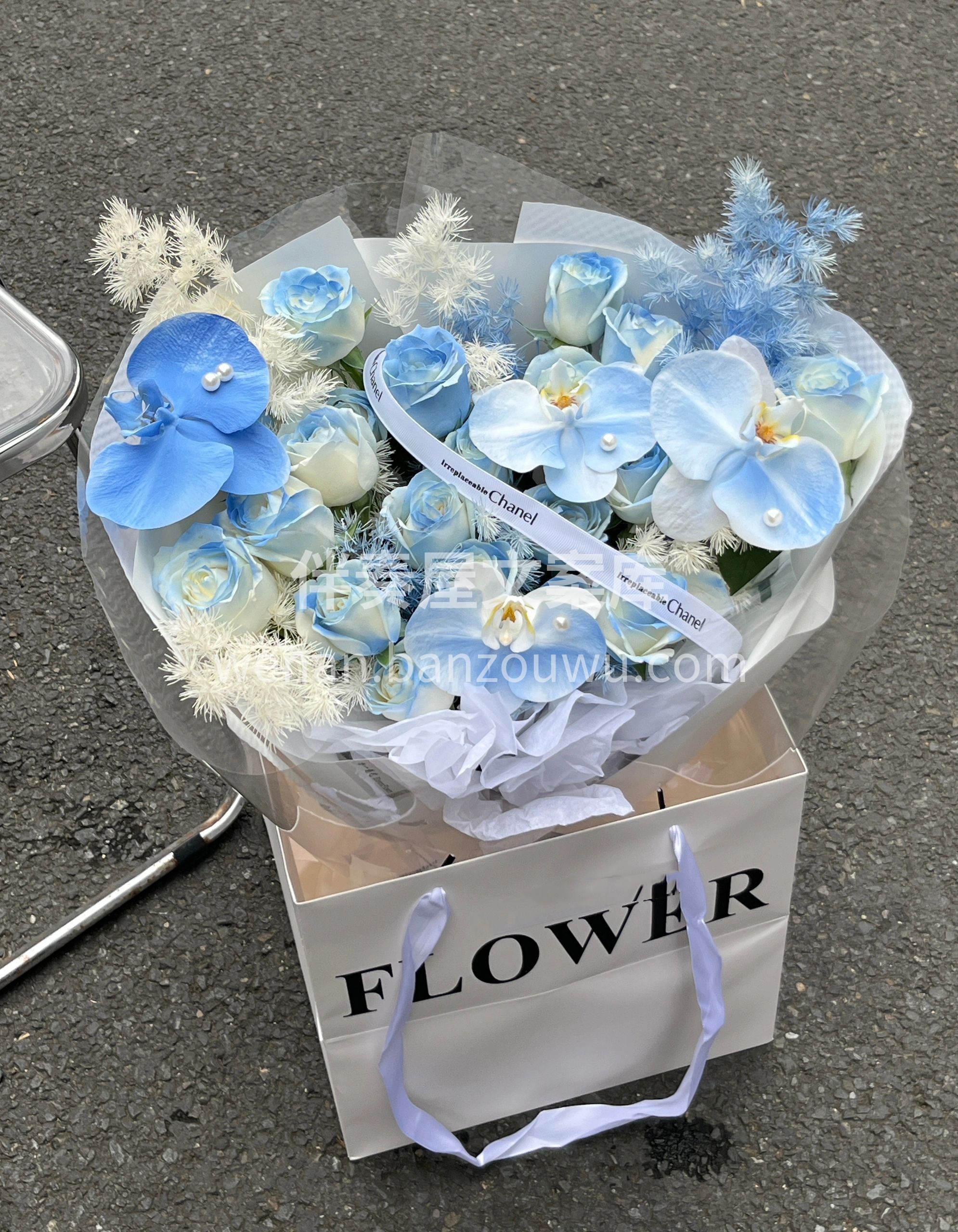 蝴蝶兰混搭花束 蓝色是真的很有高级感😍  配图3