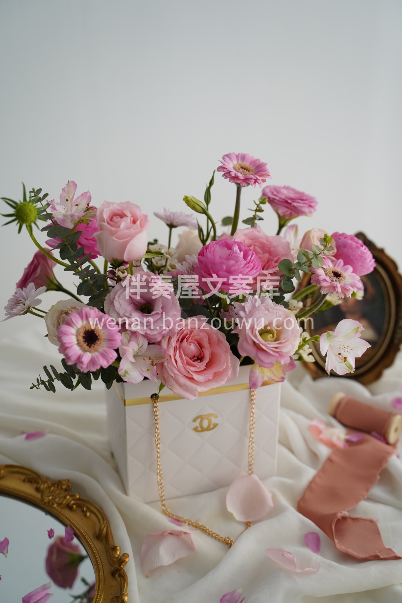 人间香奈儿，手提花盒~ 花的仪式感永不过 配图1