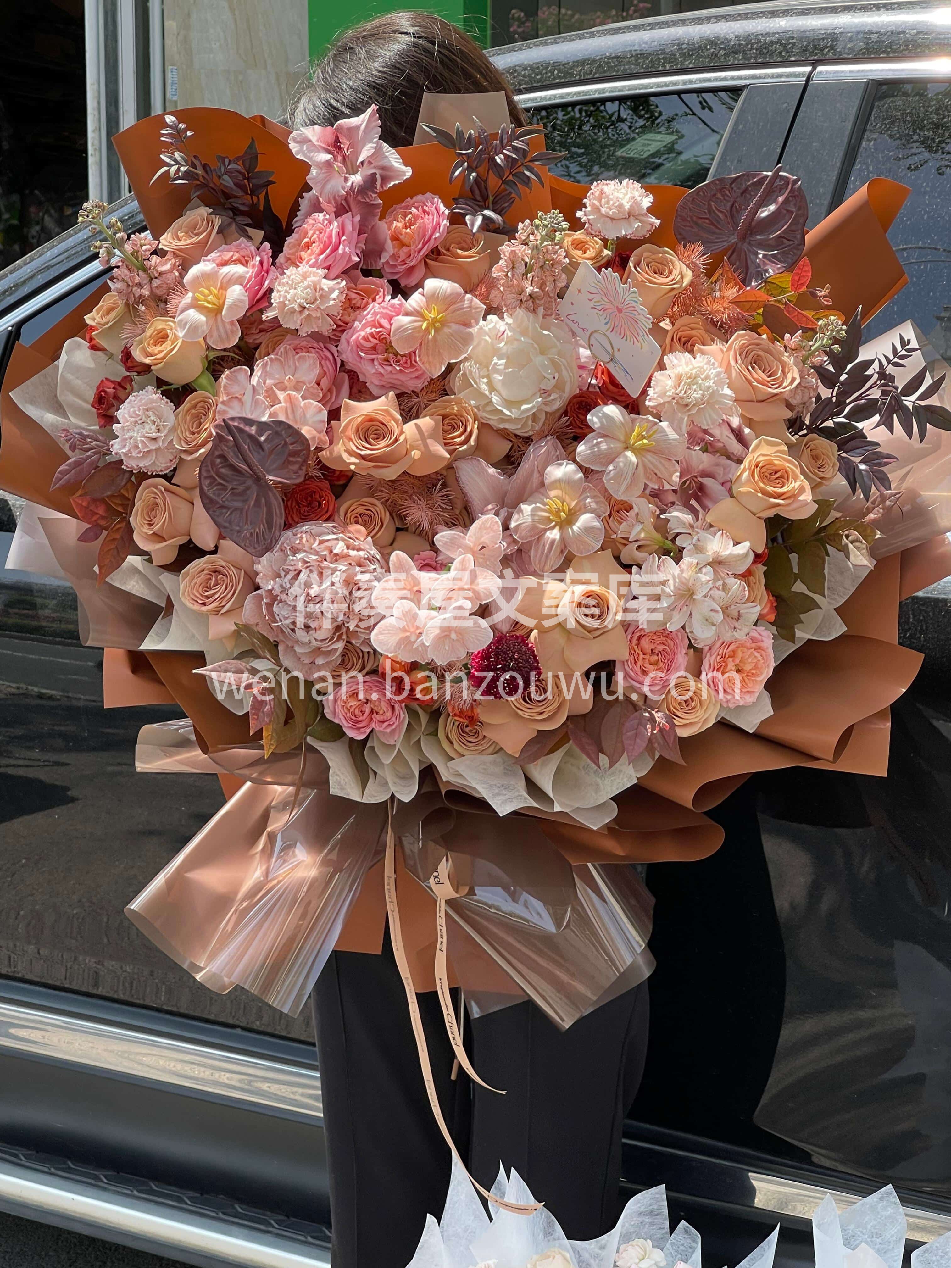 打破常规的大束浪漫🧡卡布奇诺的低饱和温柔🌸 撞上多彩花材的鲜 配图3