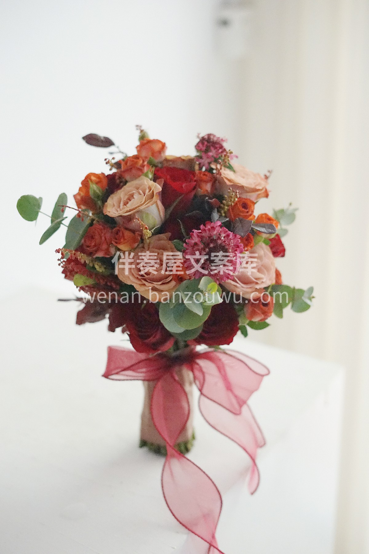 复古色系手捧花 每款新娘手捧花的制作都很 配图3