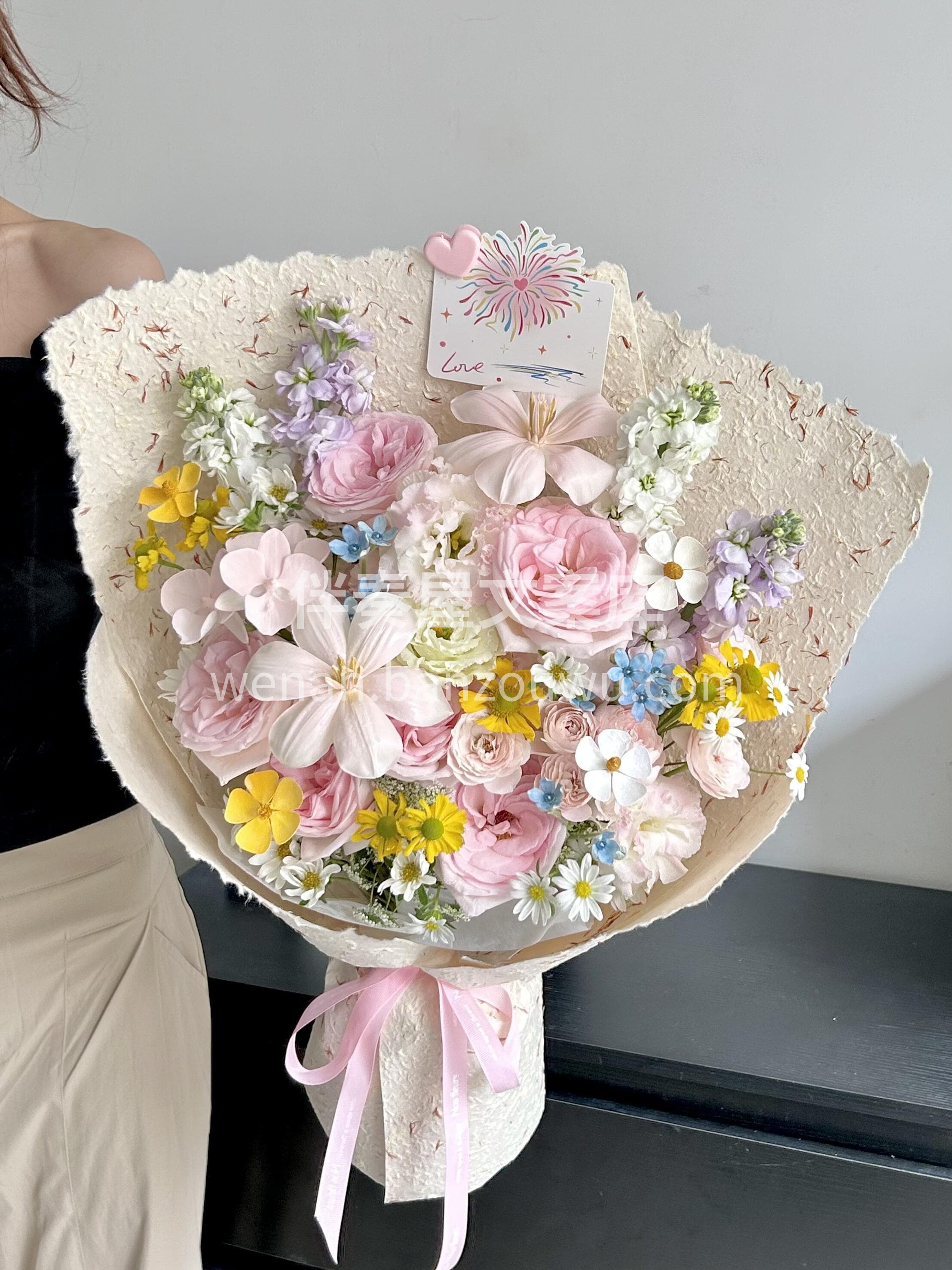 今日份的好心情🎀是彩色的🌈 把多种温柔🌷揉进一束花里🌸 配图2