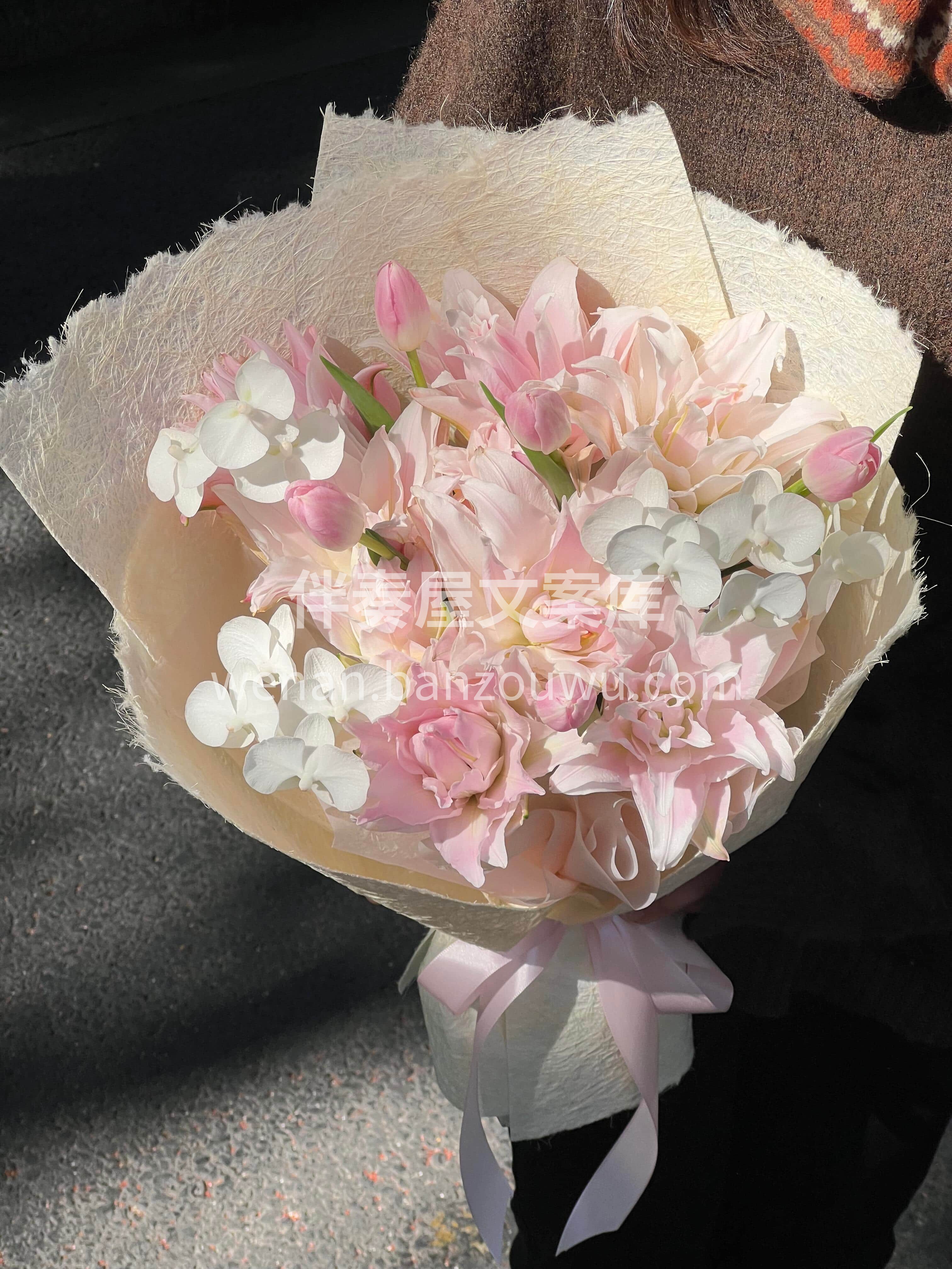温柔的百合花束🌷藏着细腻敬意✨ 浅色系适配长辈审美💕 香气清 配图2