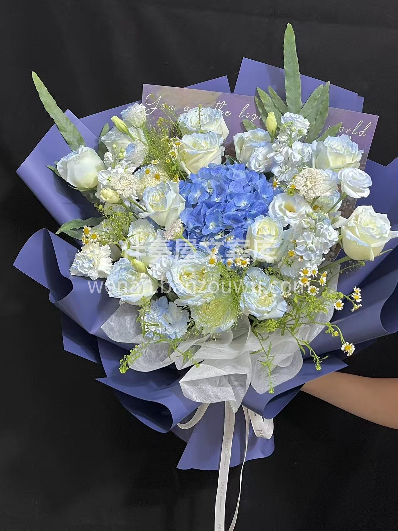 蓝色碎冰蓝绣球花束💙 适合送给男生的花花 很经典的碎冰蓝 怎 配图2