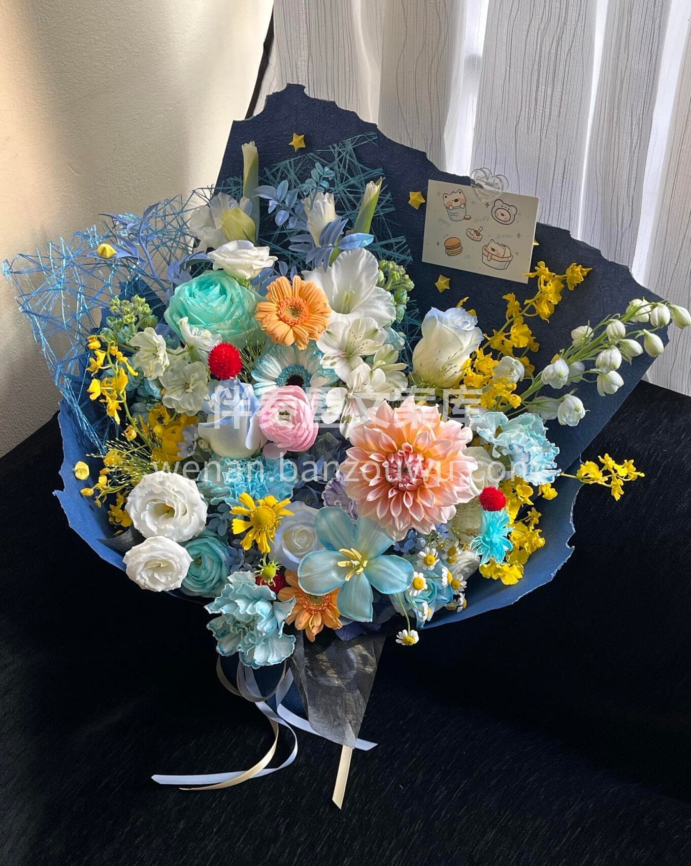 🌸不同花材的相遇🫧不同色彩的交融💙 是花束的浪漫✨也是生活的 配图2