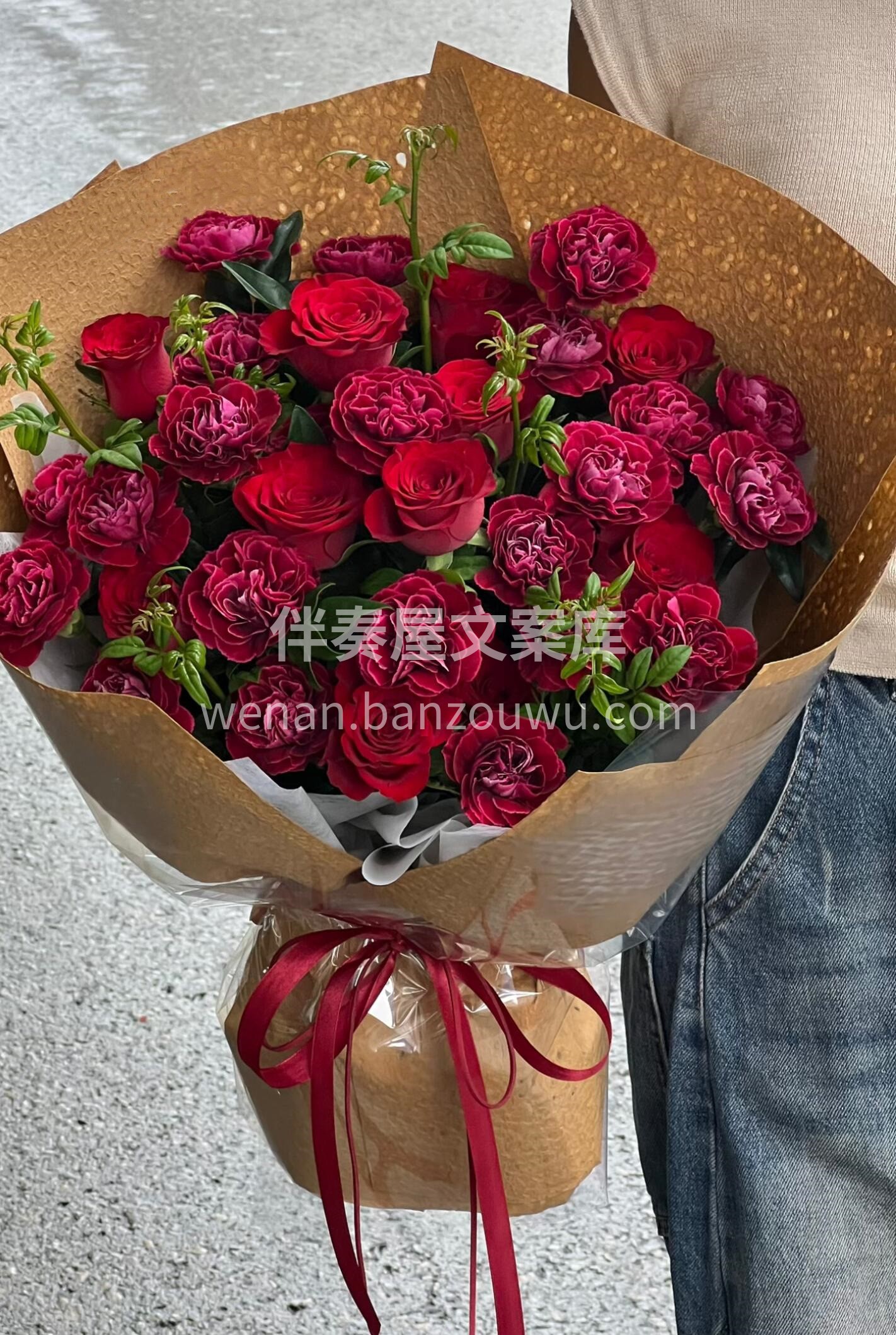 适合送长辈红色色系花礼🔴热烈却不张扬的色调🎀 带着满心的敬意 配图1