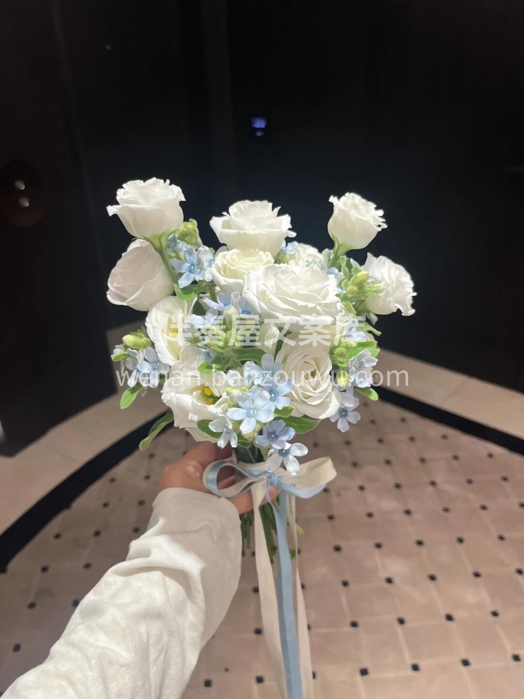 💙蓝星花缀着温柔 🤍洋桔梗藏着纯粹 一捧清浅💞满心欢喜 ＃小 配图1