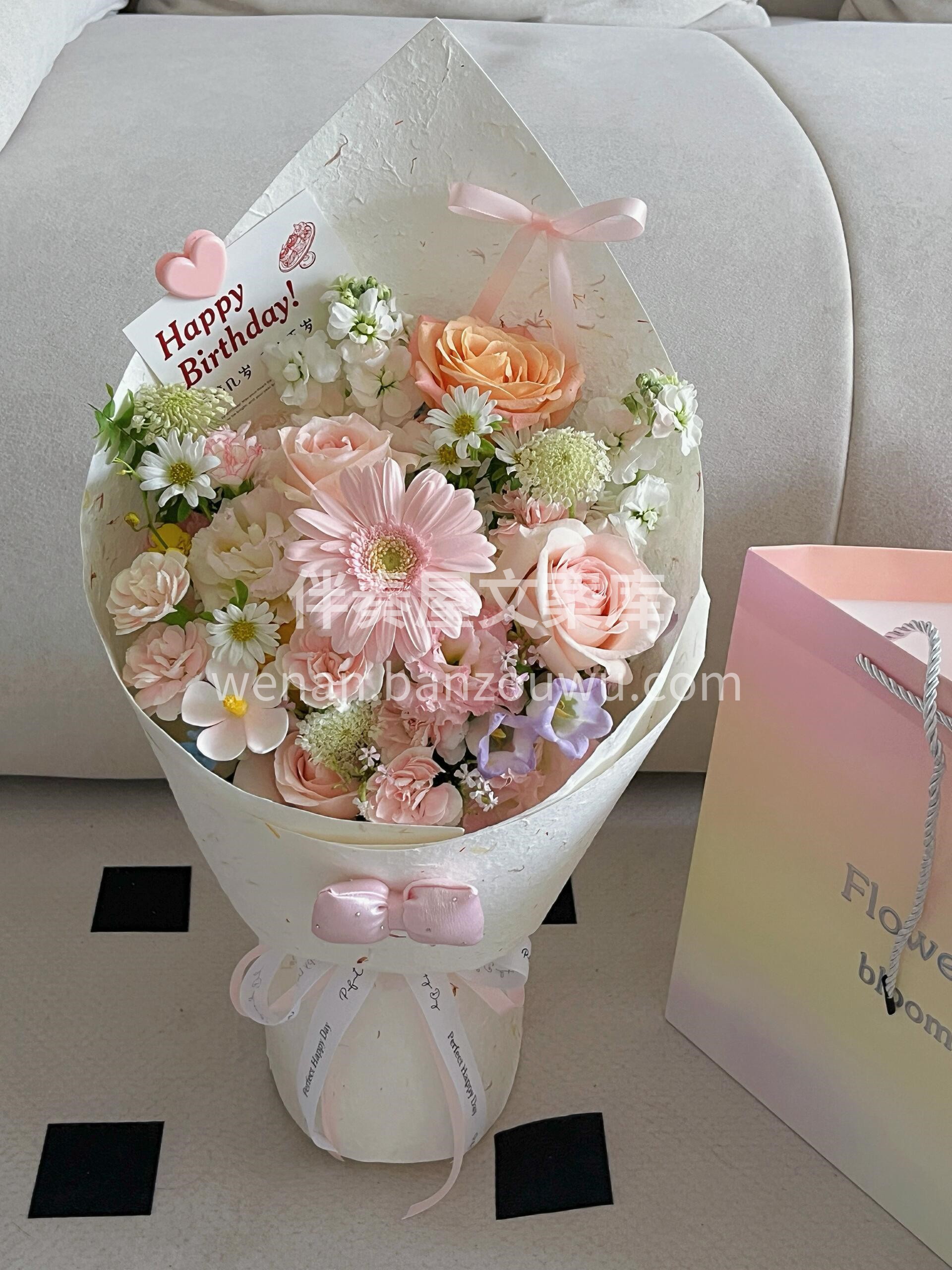 小花束不占位置🌷 却能占满心[爱心] 你一看到就会笑🌟 配图2