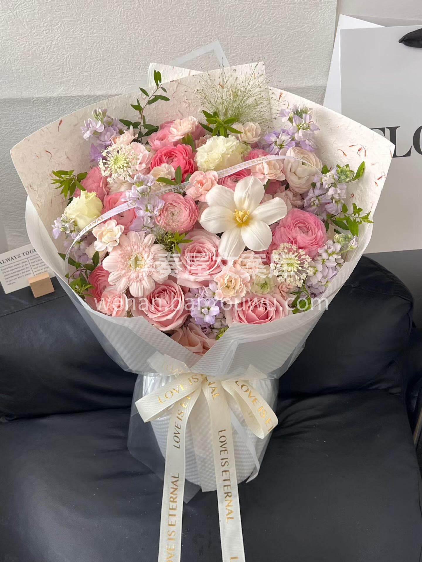 温柔的粉紫色系[哇]嫩乎乎的🌷还飘着淡淡的香🌸 拥有这样一束 配图2