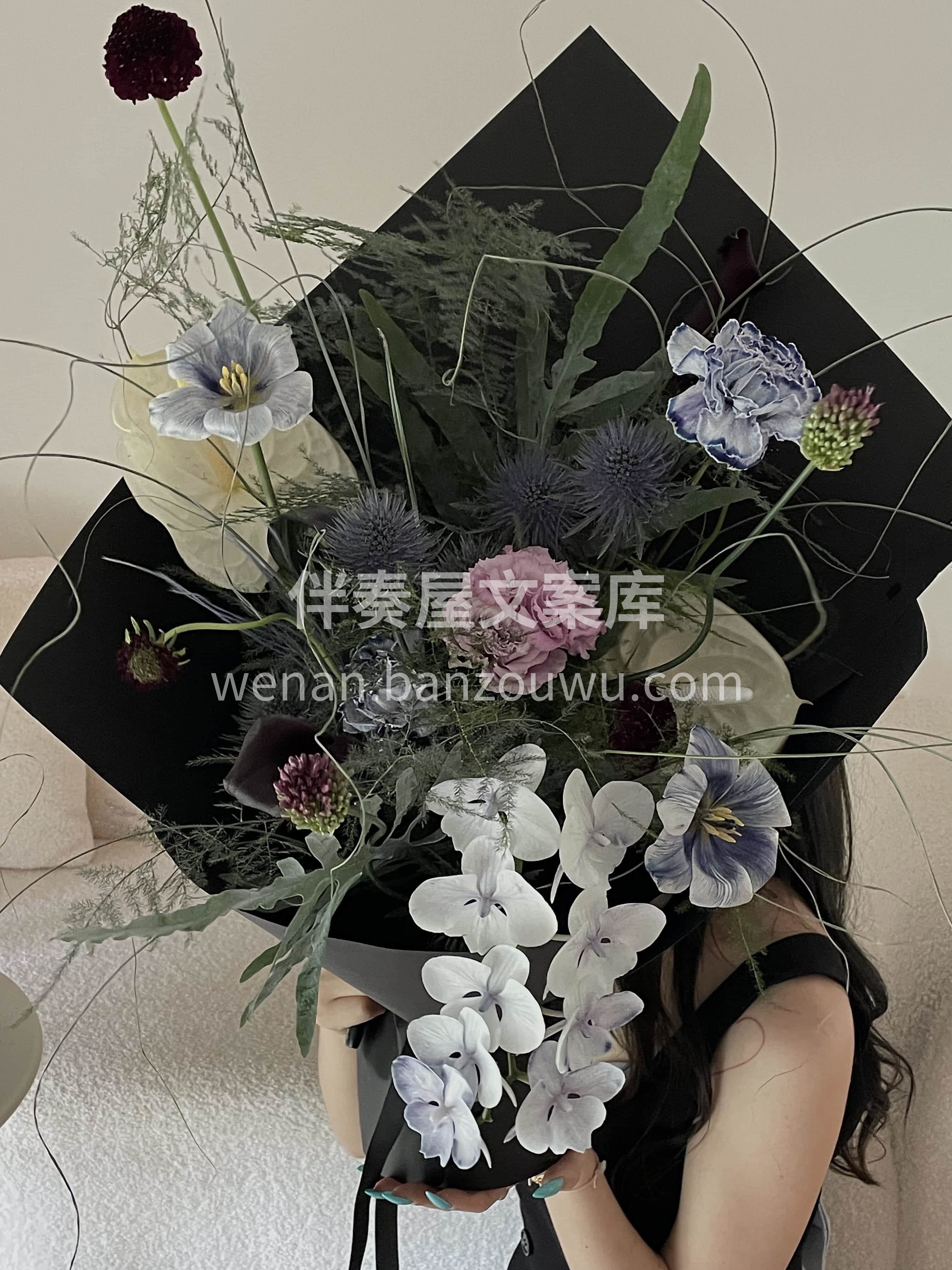 送给甜酷女孩的花💜 花与叶的留白💙 色彩碰撞的分寸 都刚刚好 配图1