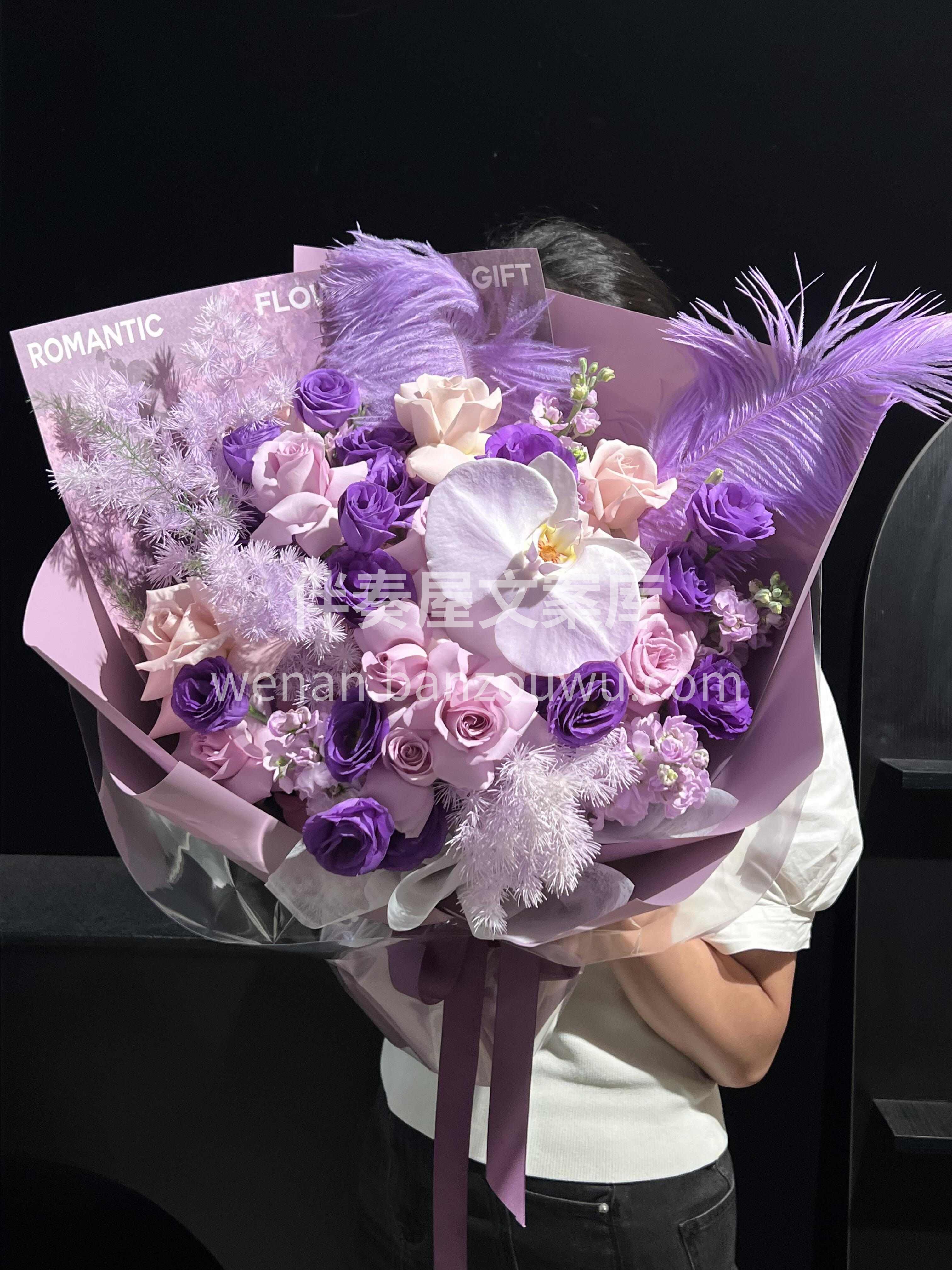 浪漫紫花束💜 是神秘 也是藏不住的温柔🍬 浅夏的光吻过花瓣🌸 配图1