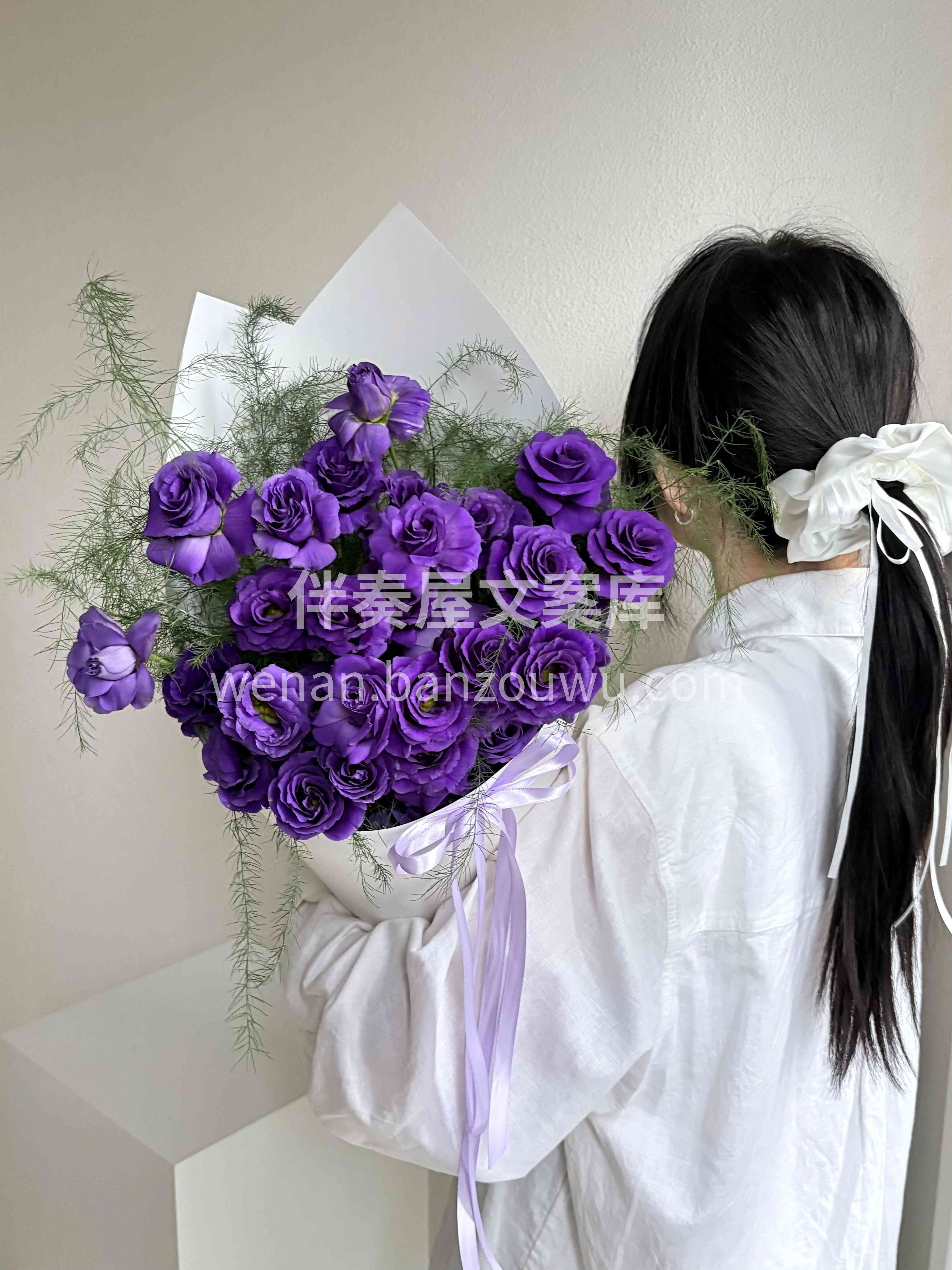 满心欢喜💜一“桶”搞定 ＃深紫洋桔梗冰淇淋抱抱桶 配图2