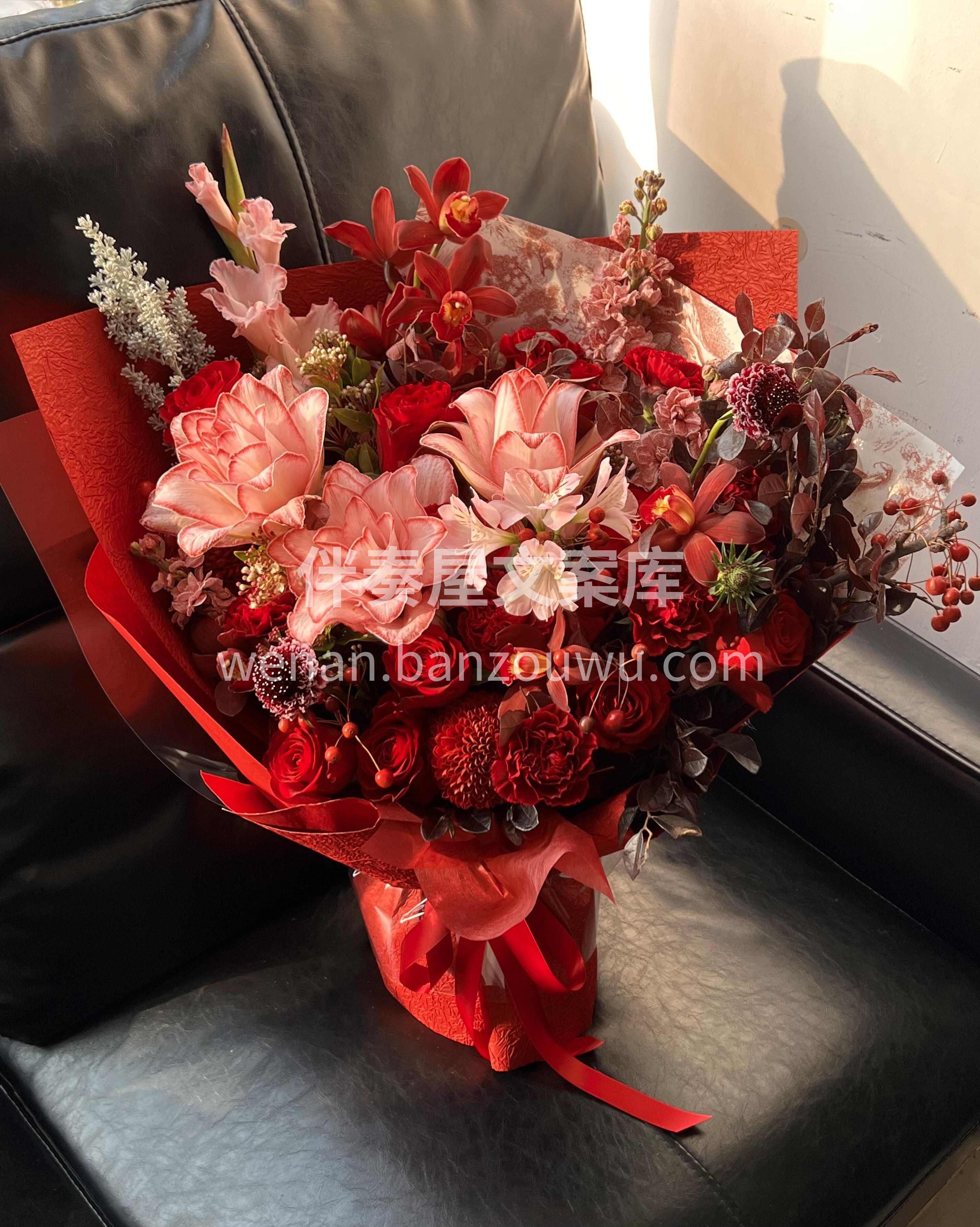 红色系混搭花束❤️ 🥀把热烈装进花里🌹 🫧把心动留在今天✨ 配图2