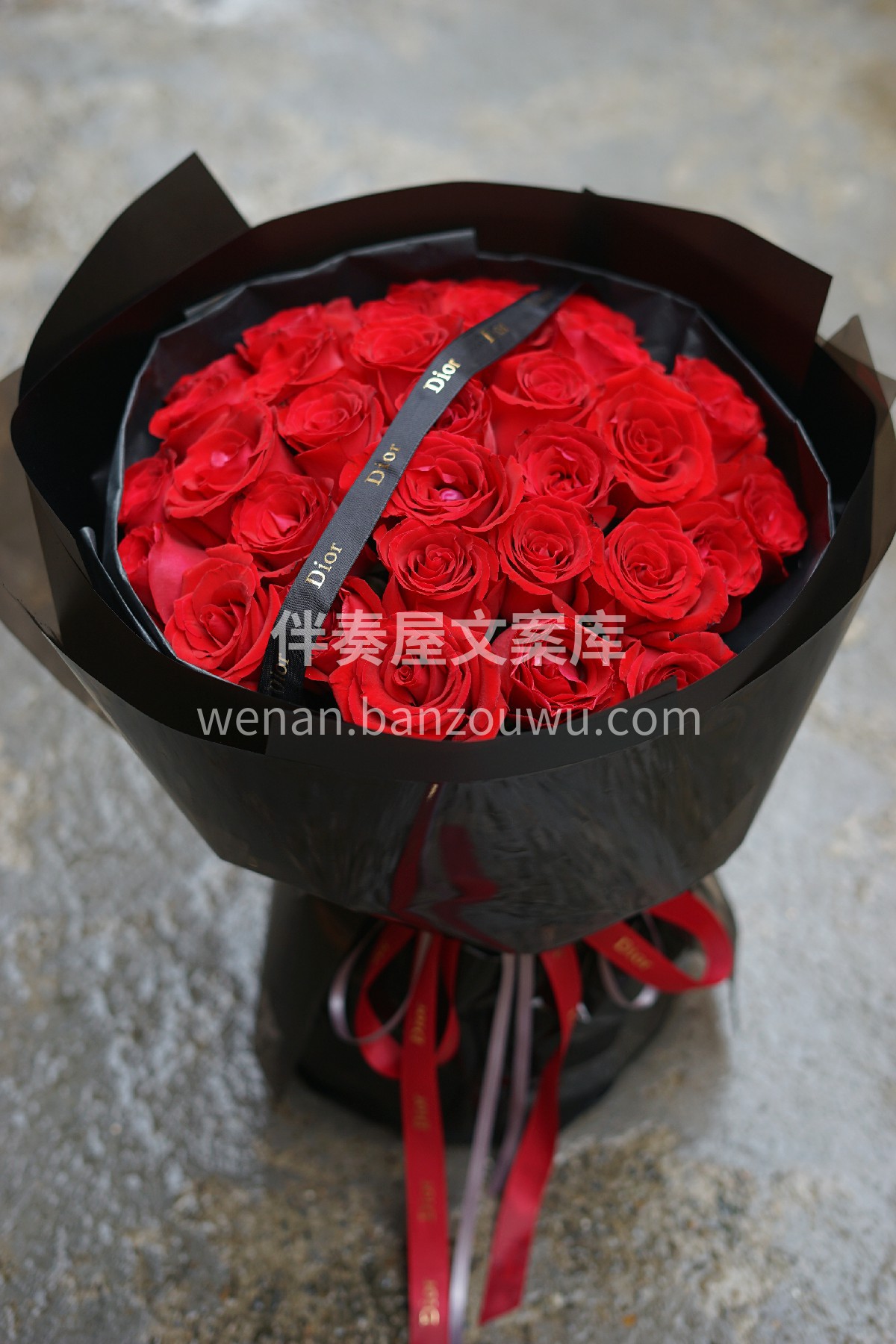 客订红玫瑰花束 红玫瑰搭配黑色包装 高级 配图3