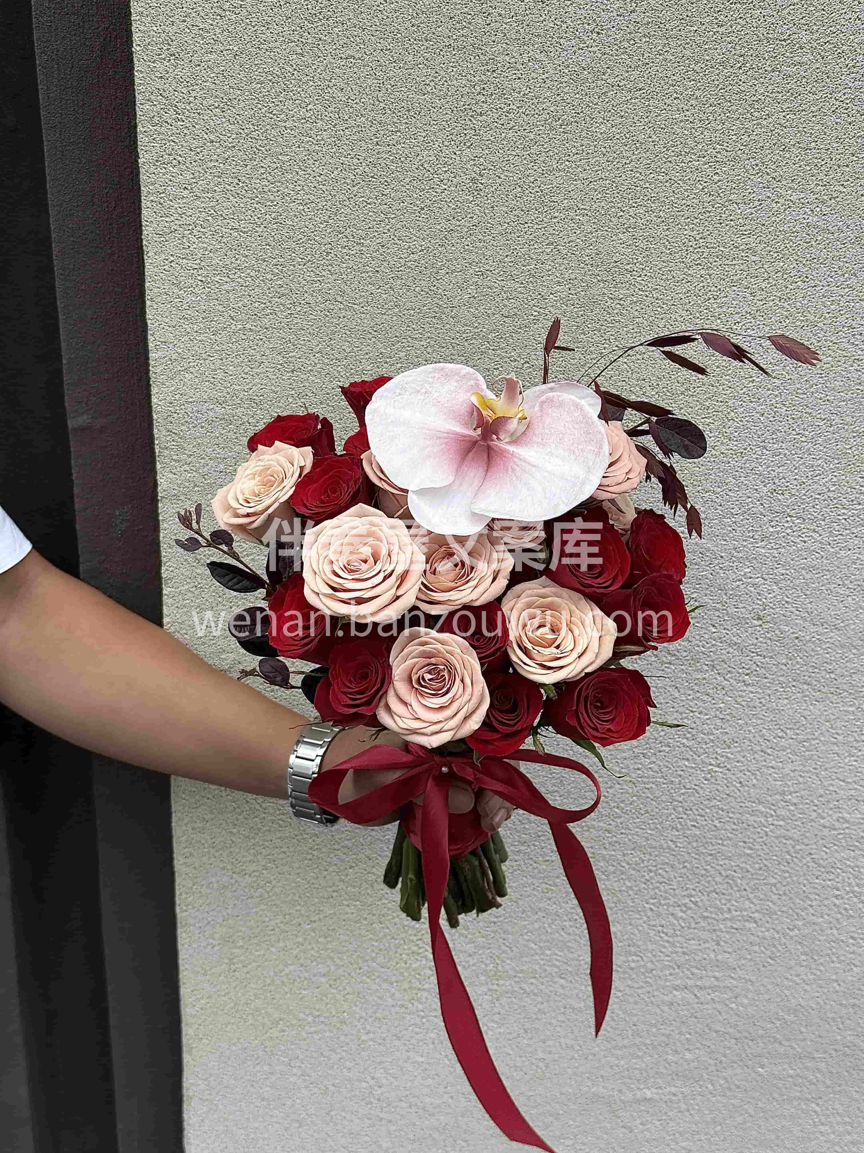 复古红手捧花🌹 高级感满满～ 将私有浪漫公之于众🌹 从此 不 配图2