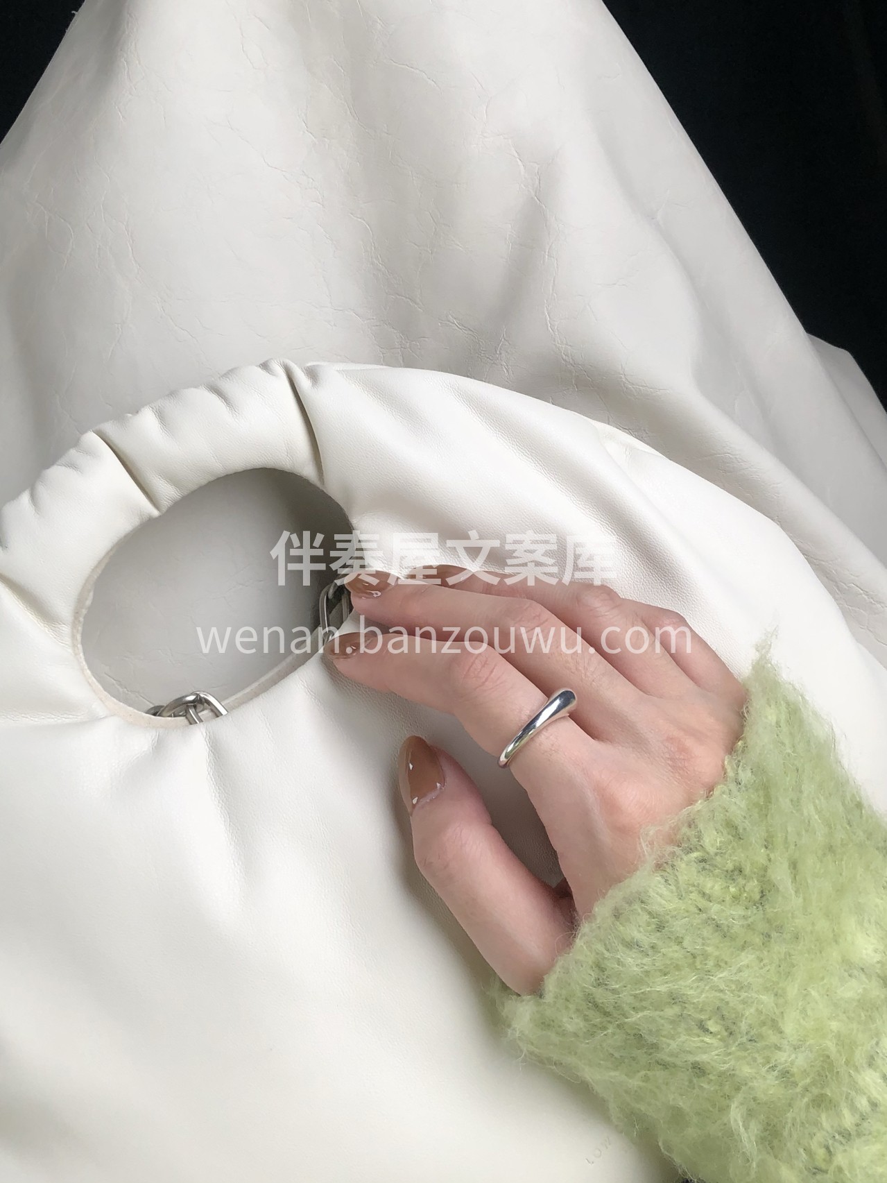 高级焦糖色美甲 温柔又显白 配图1