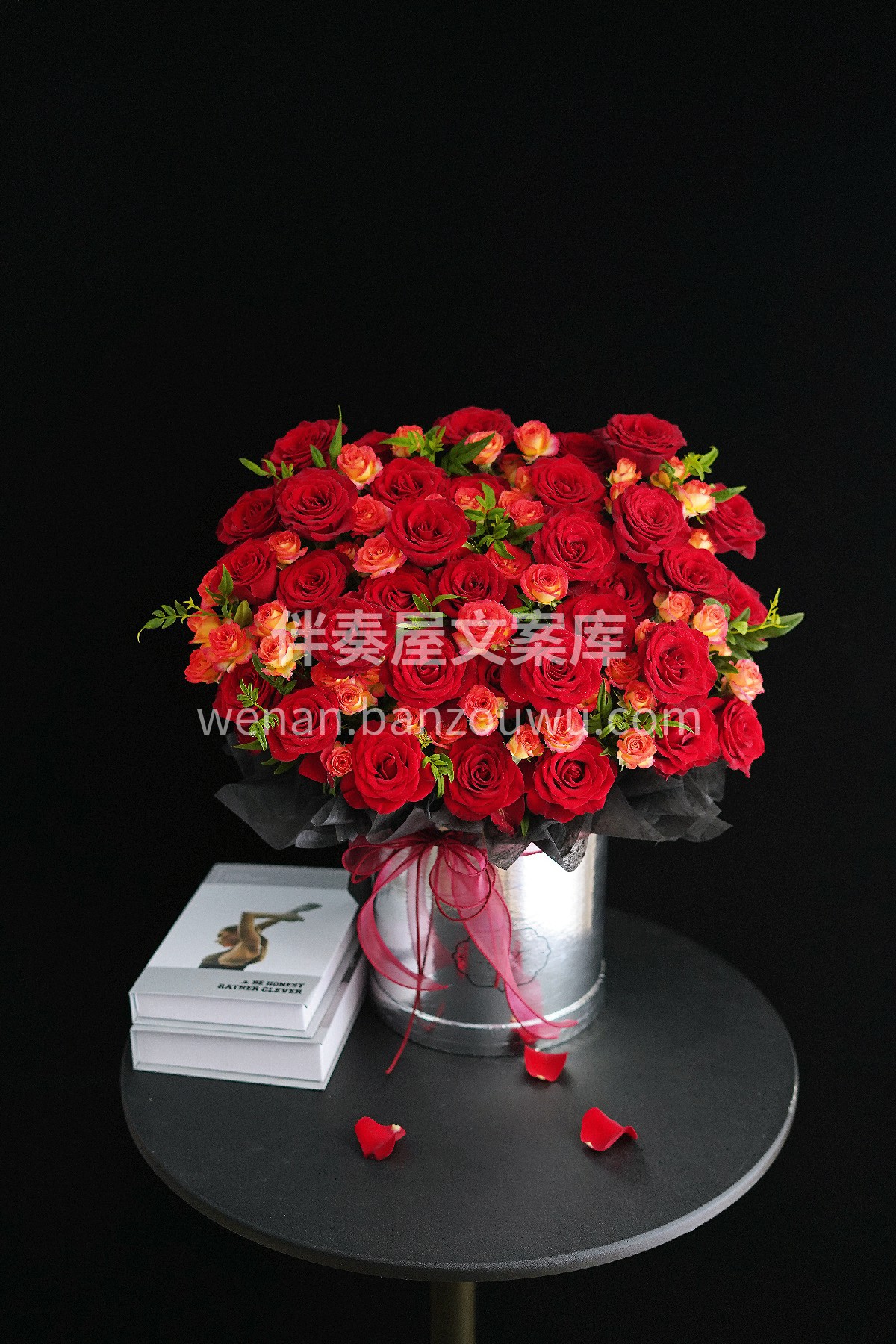 用最张扬的热烈🌹 诉说最坚定的偏爱🌸 这满捧滚烫 只为你一人 配图1