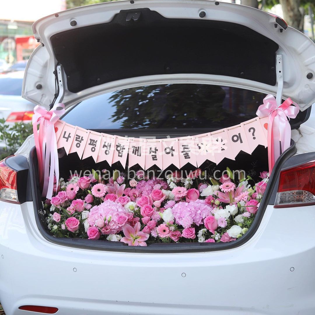 韩式后备箱求婚💍花艺布置 当后备箱打开的 配图1