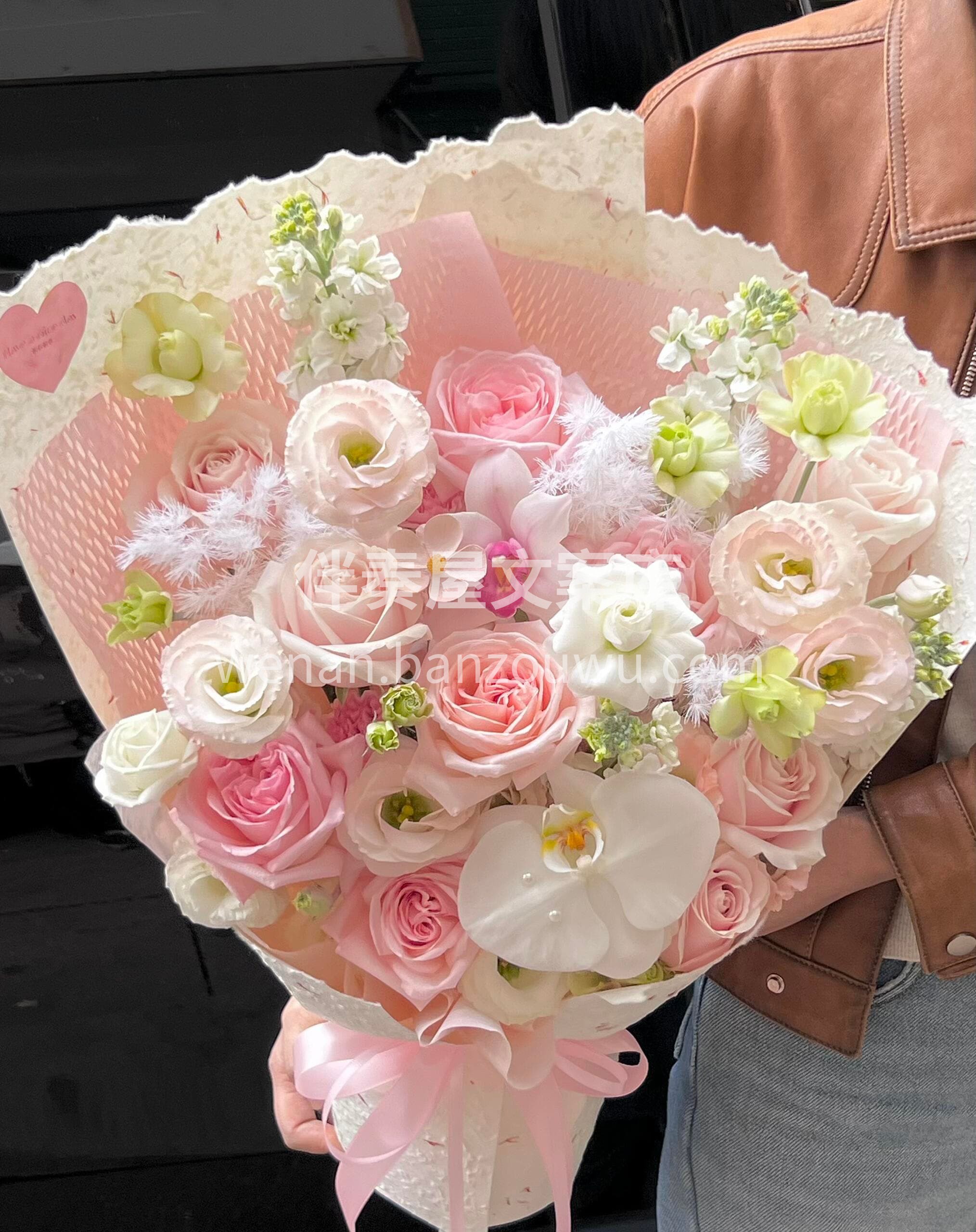 温柔到骨子里的粉白花束🌸 简约包装凸显高级感🫧 每一片花瓣都 配图3