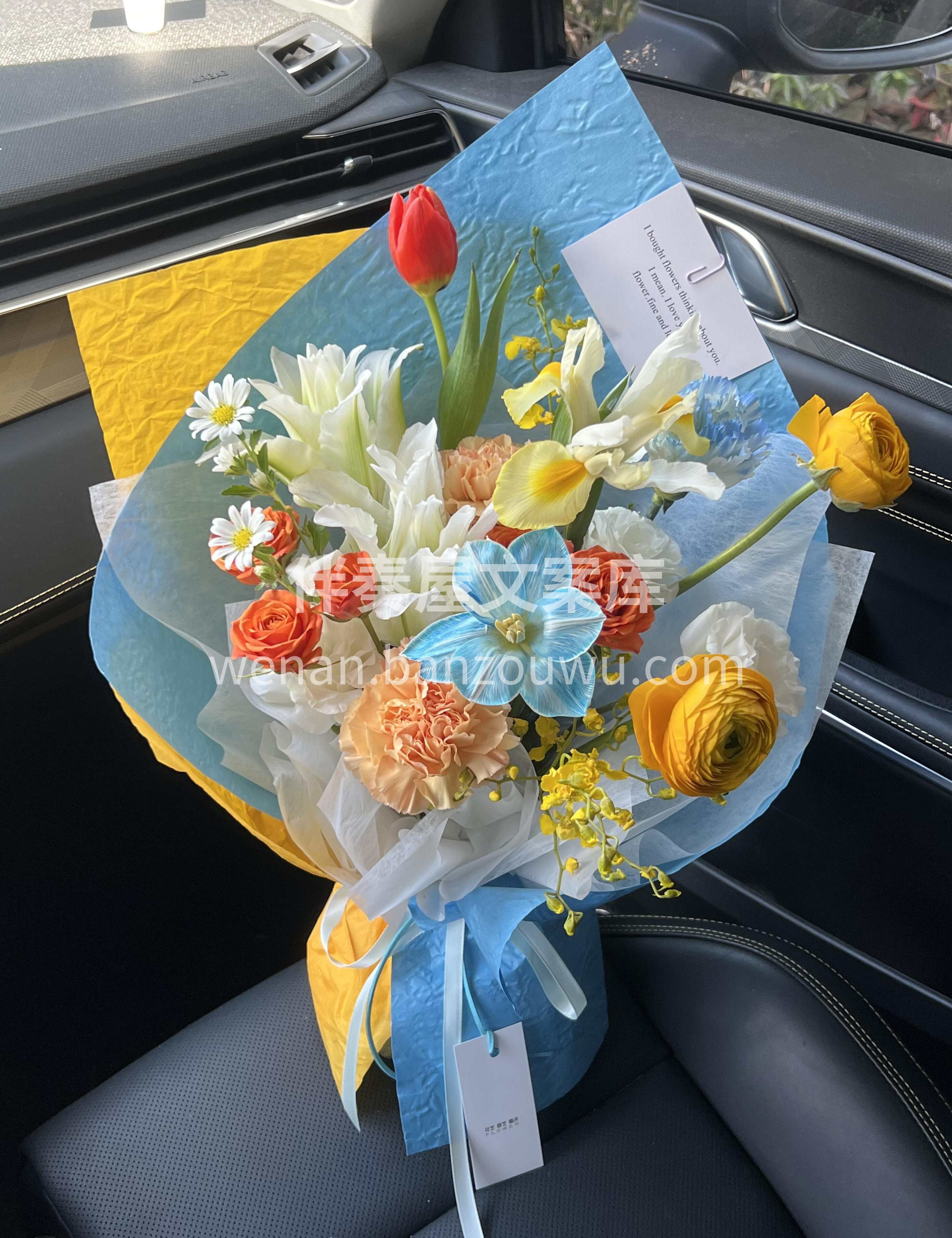 灿烂的春日💐就送灿烂的花吧 多巴胺跳色混搭🌷花束 蓝黄跳色作 配图1