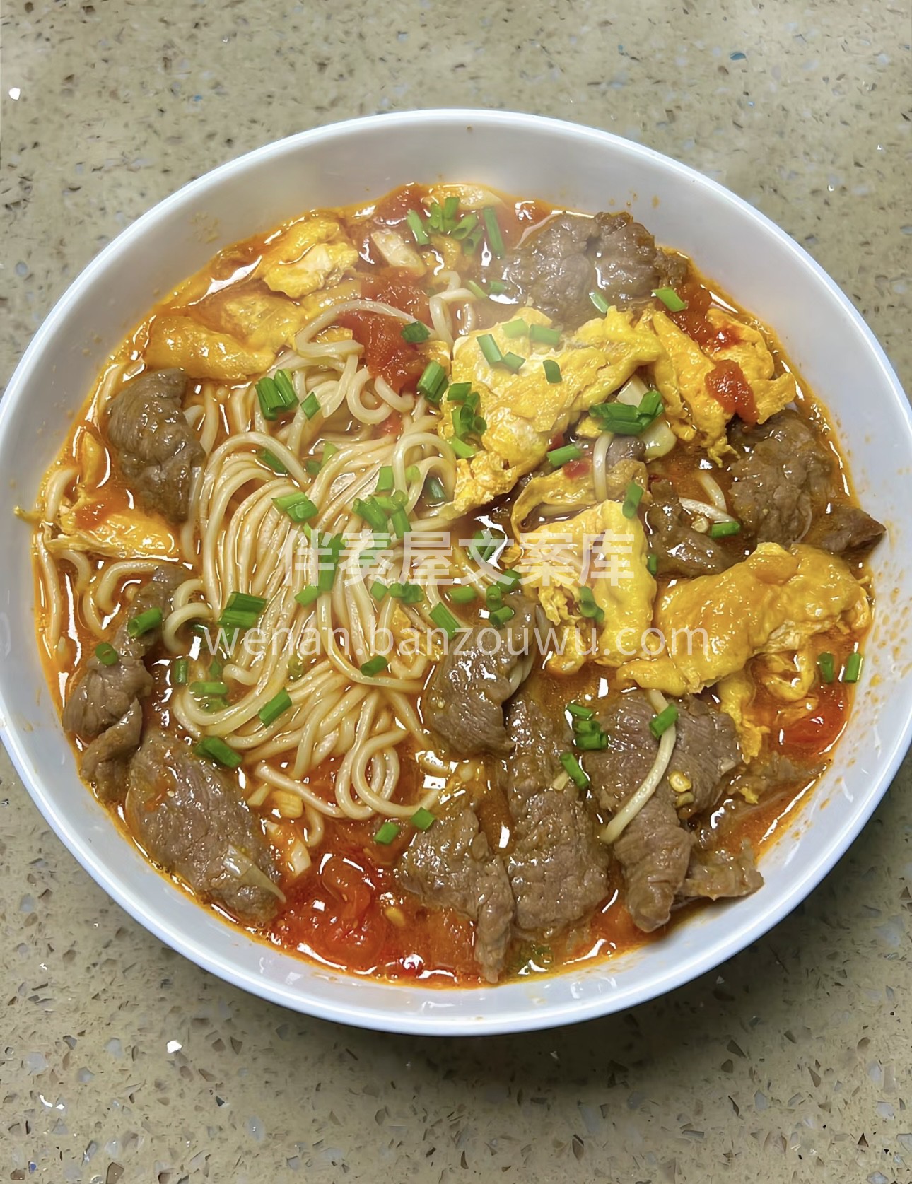 精选牛肉，鲜嫩多汁；营养鸡蛋，增添美味。 配图2