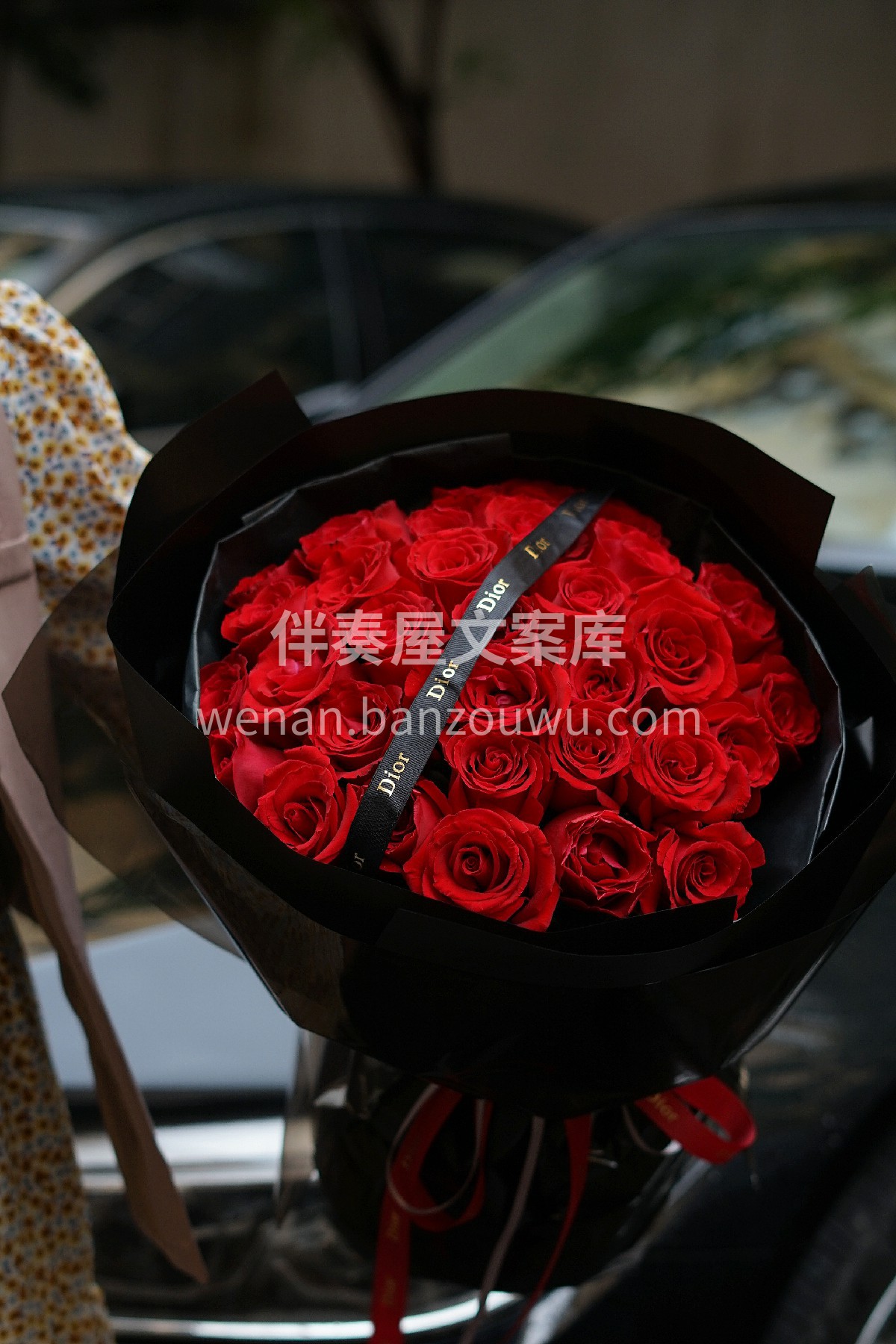 客订红玫瑰花束 红玫瑰搭配黑色包装 高级 配图1