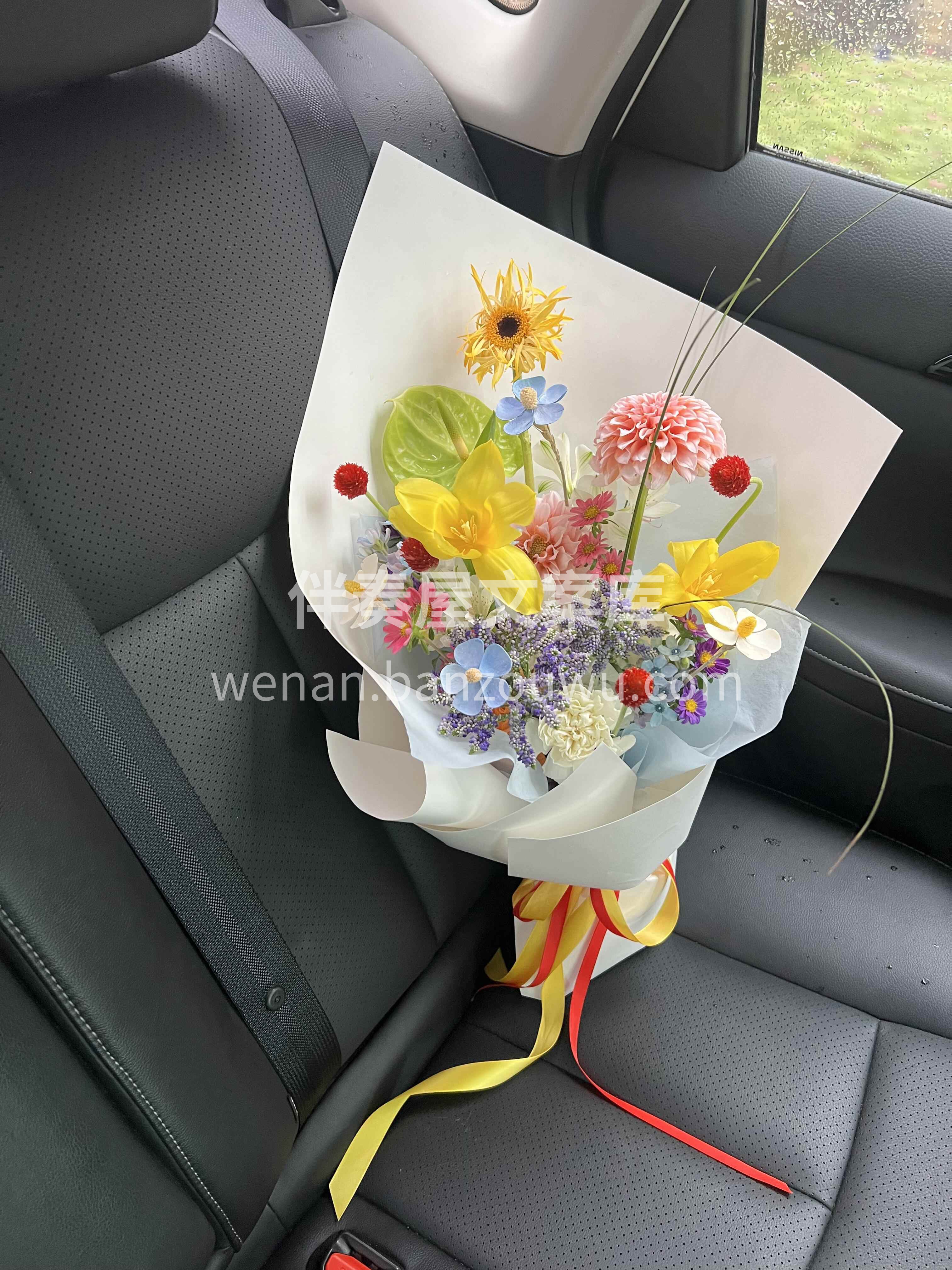 🌈多巴胺约会小花束 送花哪有什么理由 比 配图2