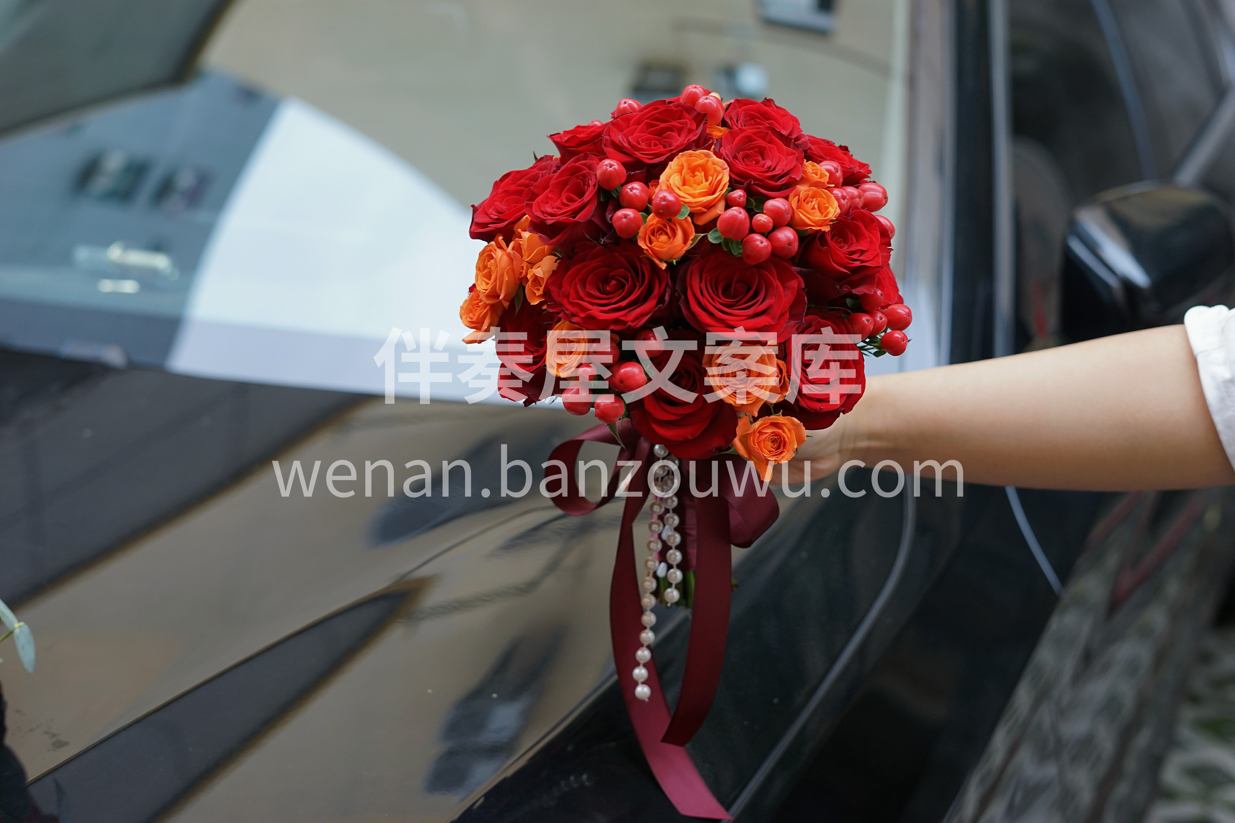 低预算手捧花🌸 🧡经典的红橙色系 一直深 配图1