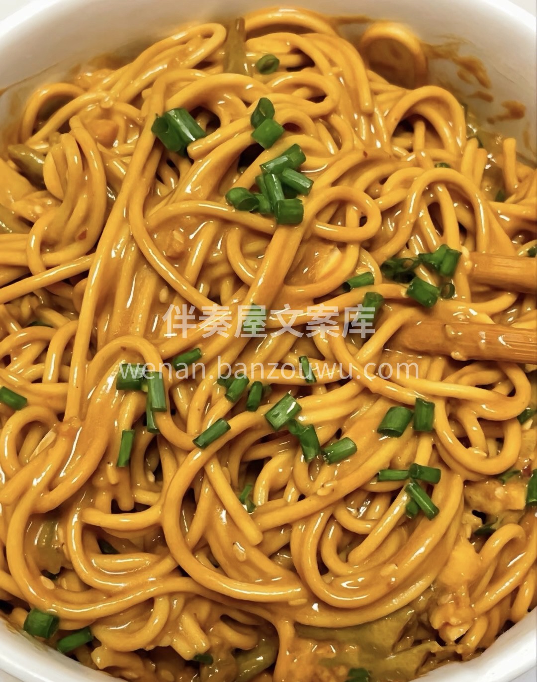 世界很大，大到能装下一万种委屈世界很小， 配图2