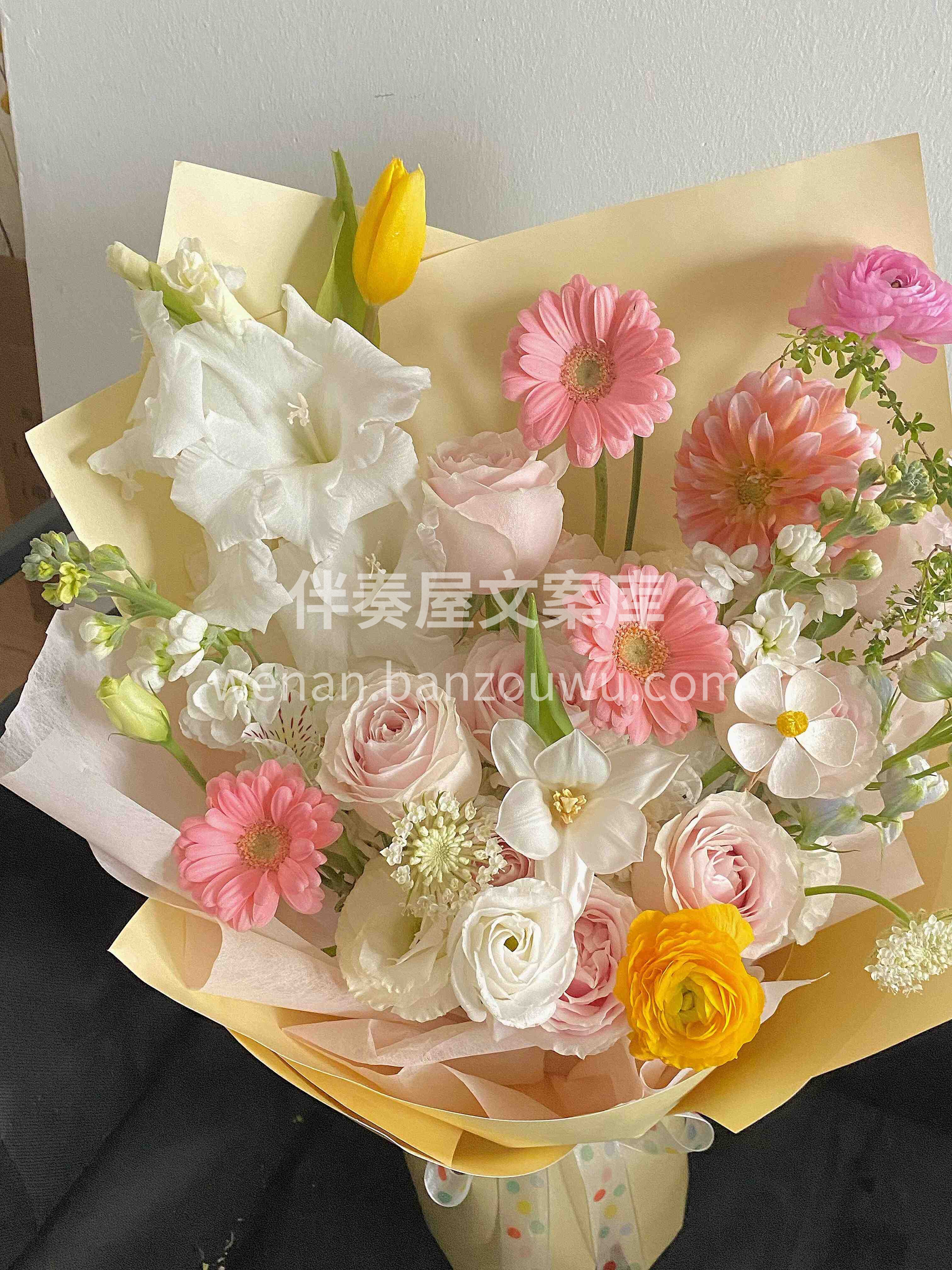一个粉黄色系温暖的花束💐 日落尤其温柔🌇 人间皆是浪漫 顾客 配图2