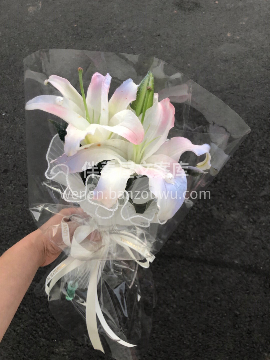 够香够梦幻的百合小花束~ 做了喷漆处理， 配图3