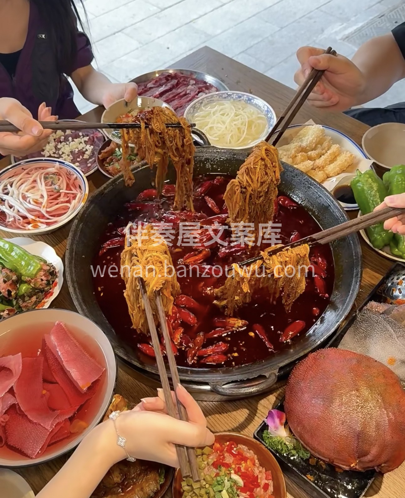 鲜香麻辣的火锅，是生活的调味剂。在这温馨 配图2