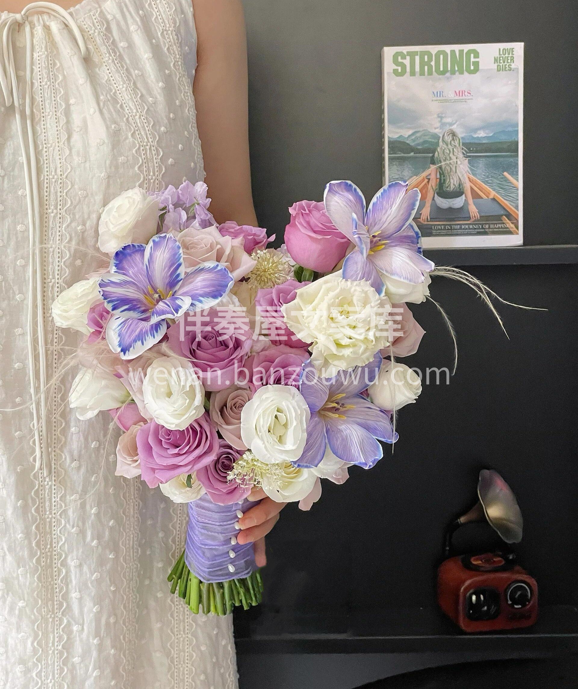 ☁白紫色系新娘手捧💐 手捧花是每个👸女孩 配图2