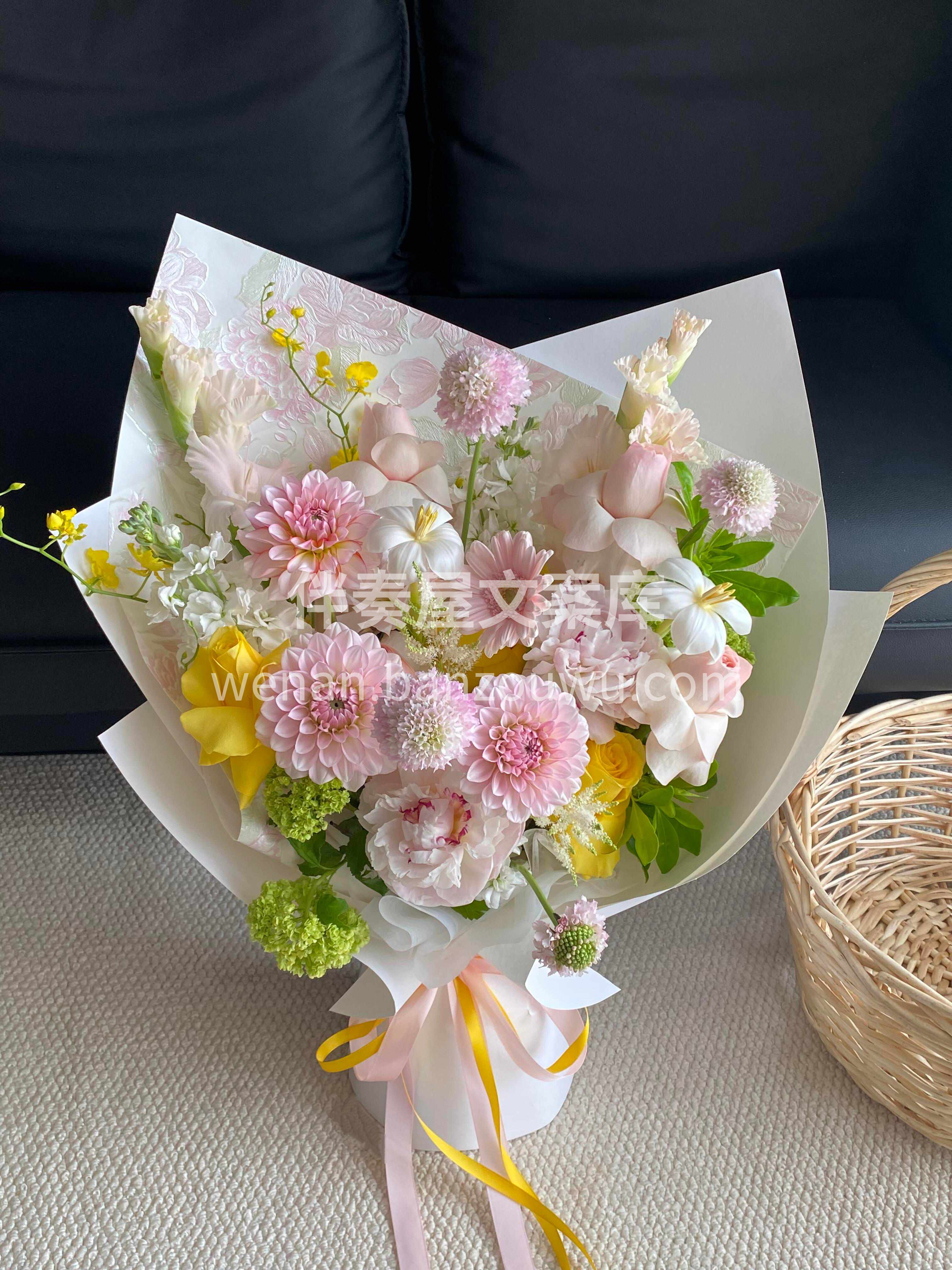 生活的浪漫🎐 从来都不用很盛大 一束花💐 配图2