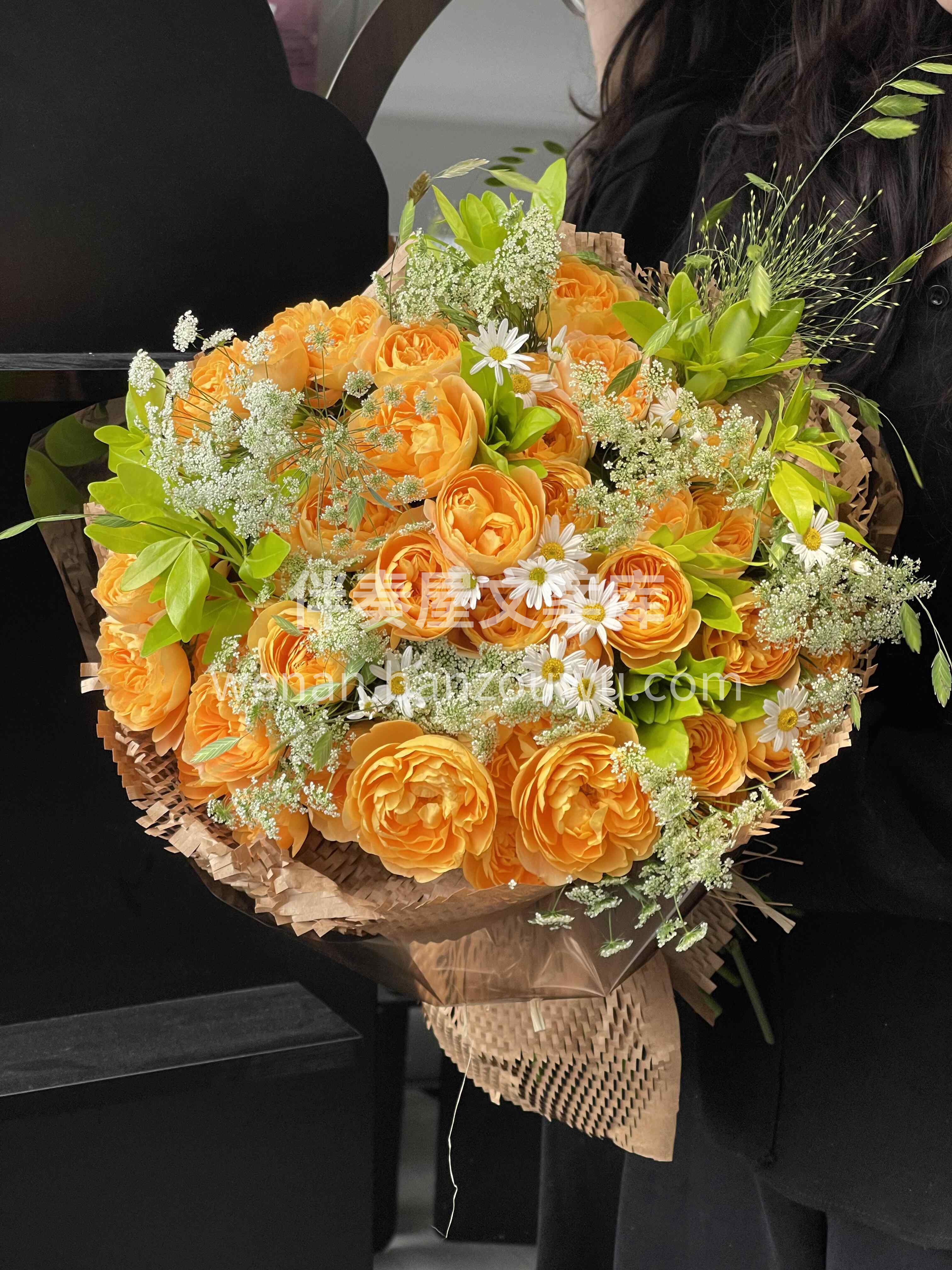 圆形自然风花束💐 饱满的花头透着元气🌼 每片花瓣都藏着田园浪 配图3