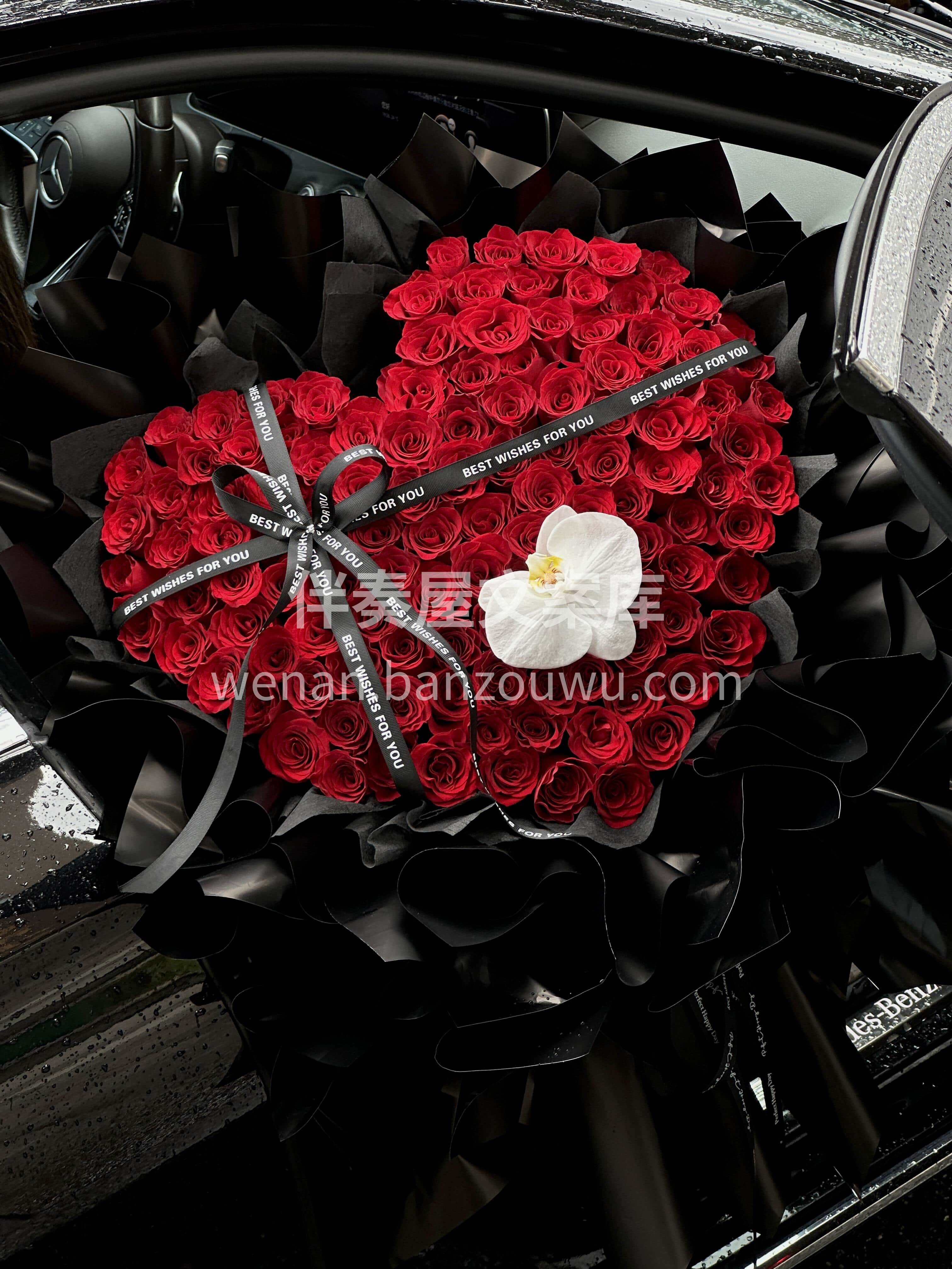 七夕99支红玫瑰爱心花束🌹 把满心热烈都捧给你 99支玫瑰的 配图1