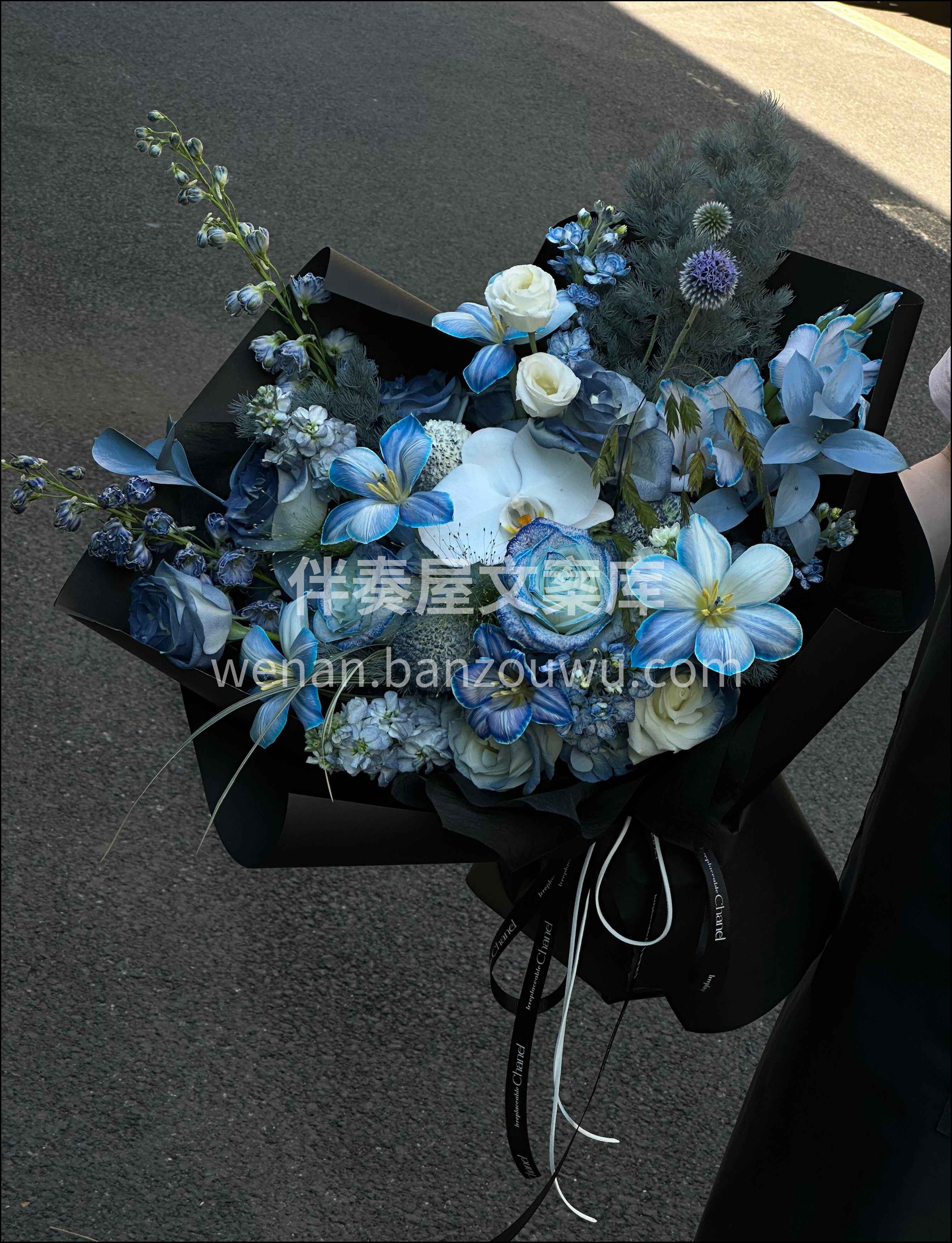 小众蓝黑花束 💙🖤 陪你从新鲜感 走到安 配图1