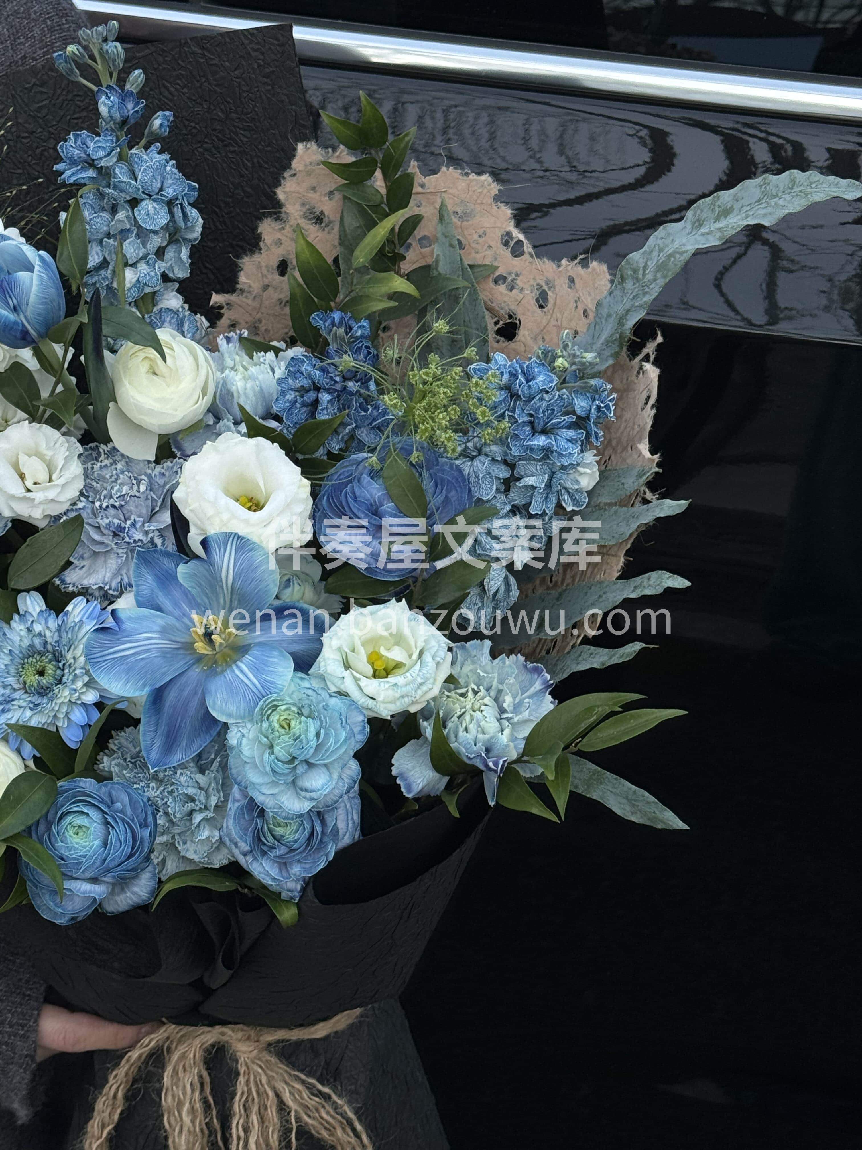独特吸色工艺晕染出深邃蓝💙 花瓣带着雾面般的高级质感🌌 一束 配图1