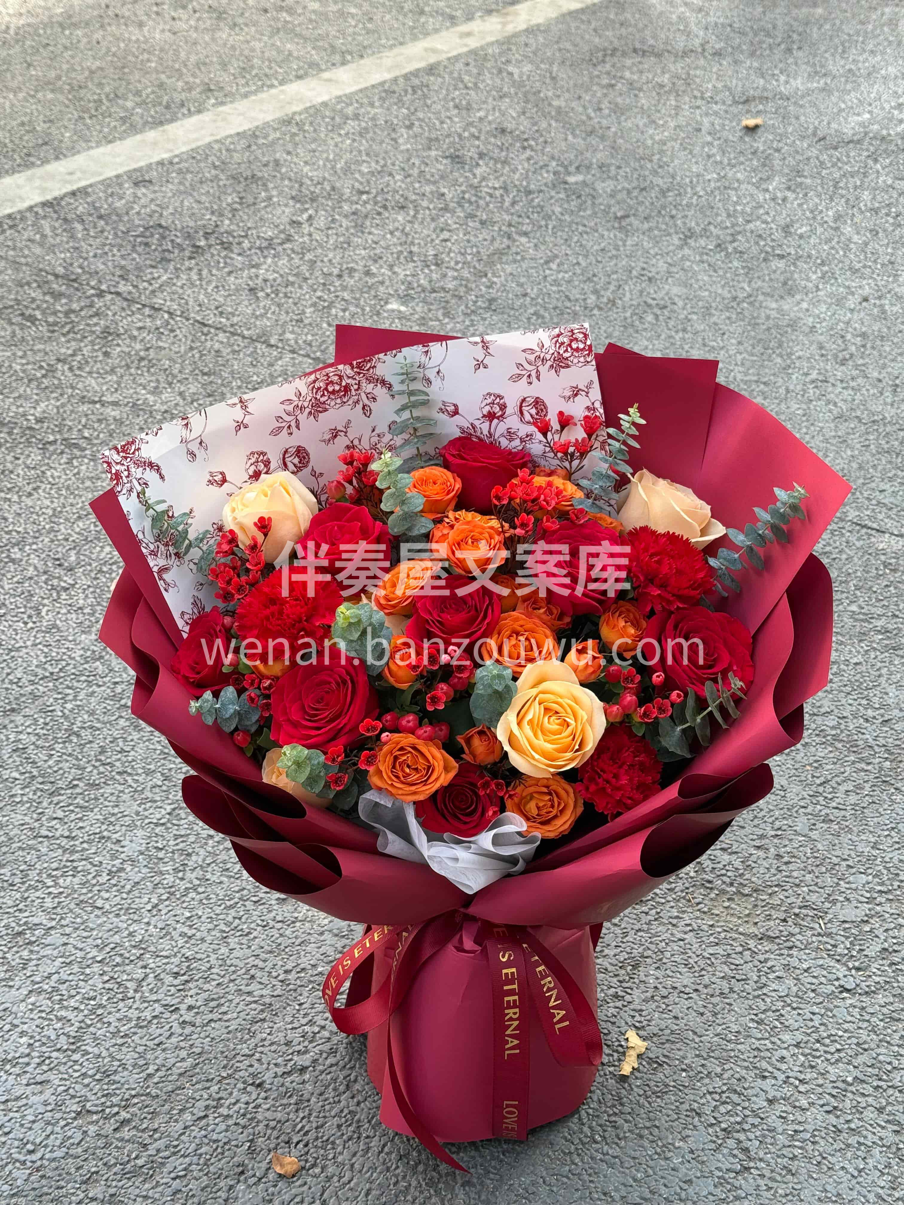 热烈红配明媚橙❤️ 把所有的好彩头都包进花束里🧡 愿你岁岁常 配图2