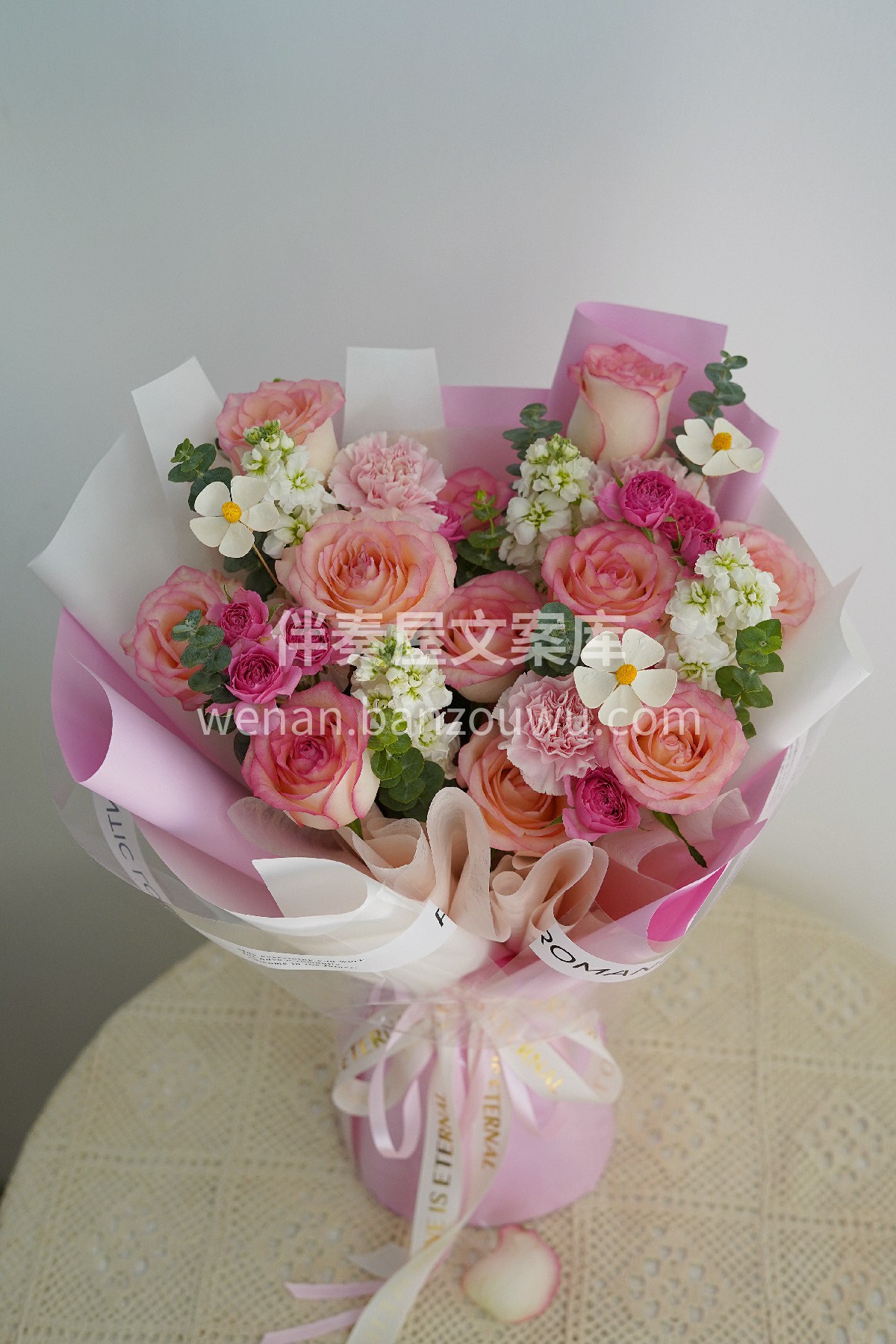 艾莎混搭花束💐 手捧这样一束花 仿佛置身于粉色的💗梦幻泡泡中 配图1