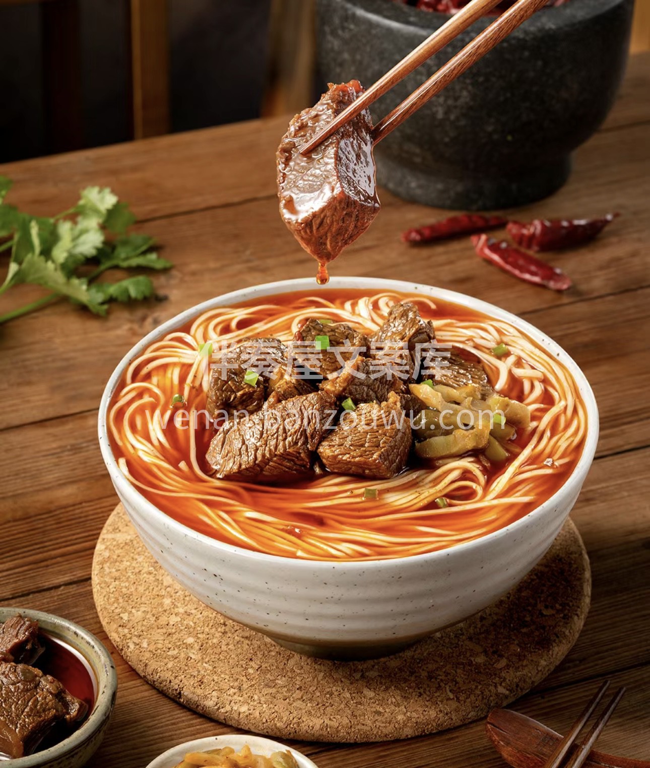 🥩🍜 这碗牛肉面，真的太香了🤩！ 每一口 配图1