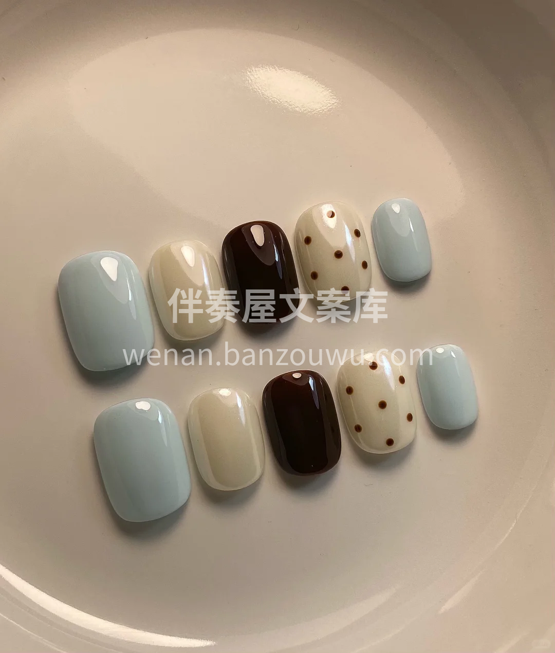 🩵🤍 | 蓝白经典配色，简约短款美甲