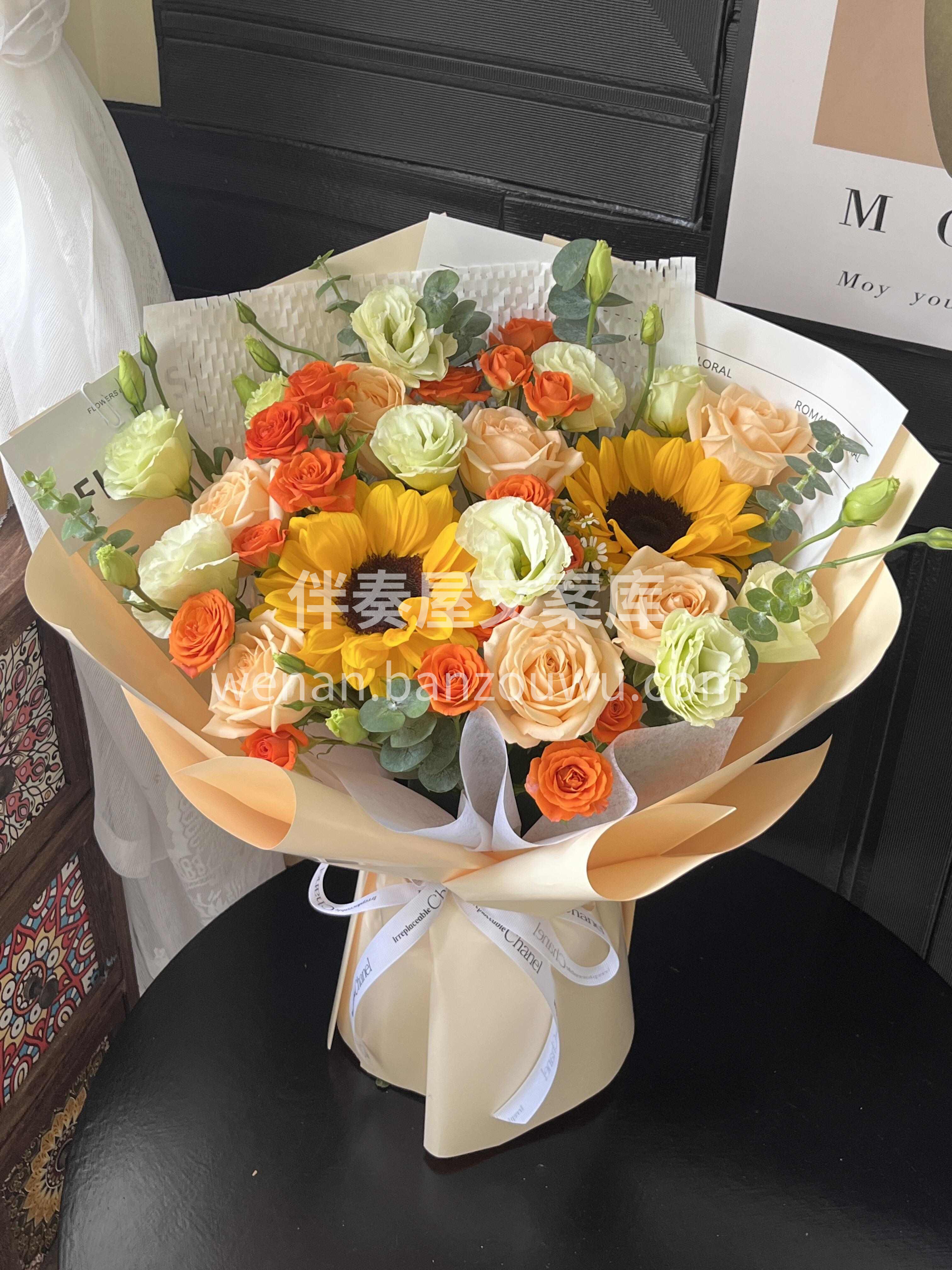 向日葵向阳而生🌻 香槟玫瑰馥郁绵长 愿这束花带去如阳光般的力 配图1