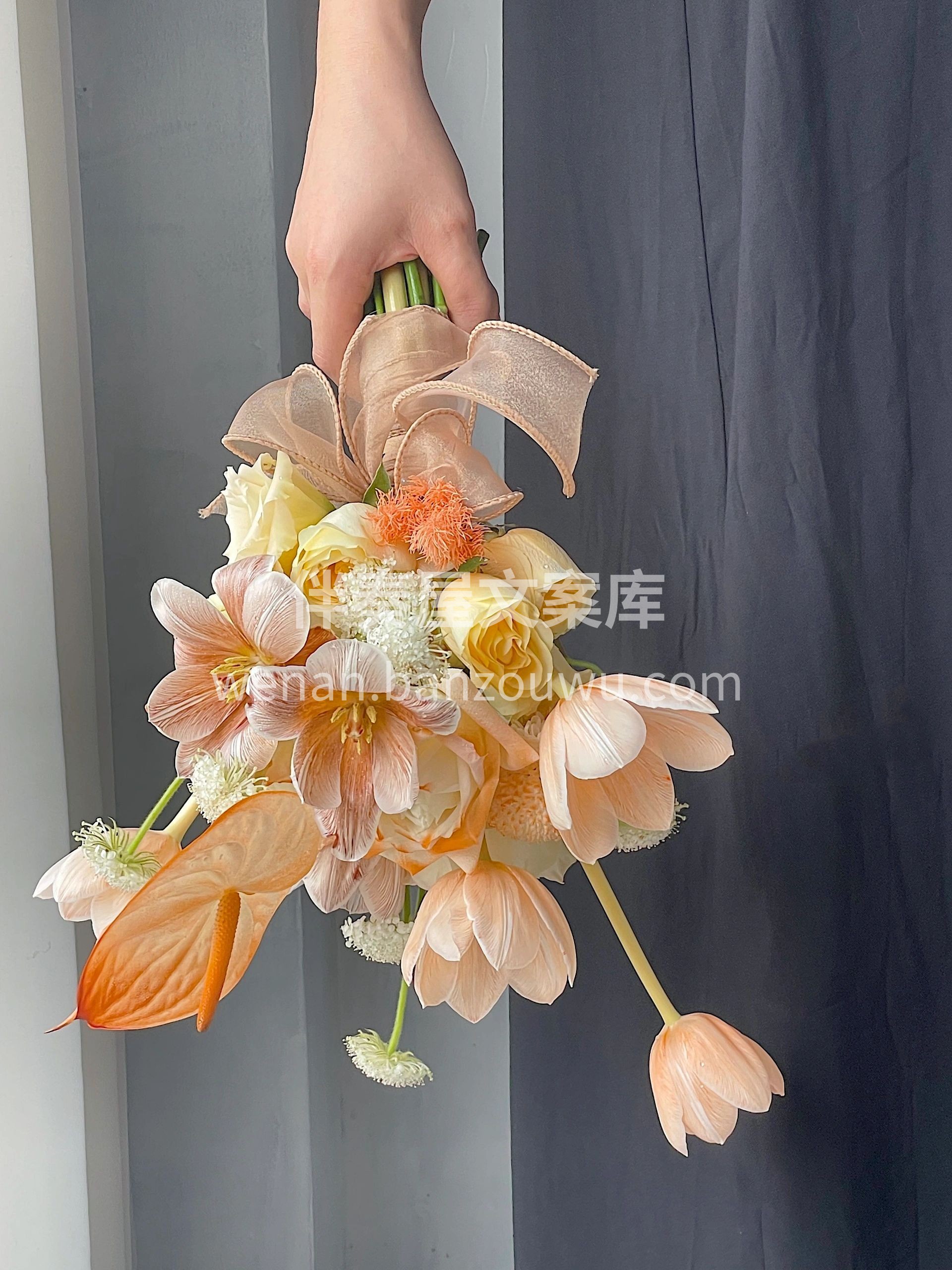 客订新娘手捧花 虽是一束小小的手捧花 却 配图2