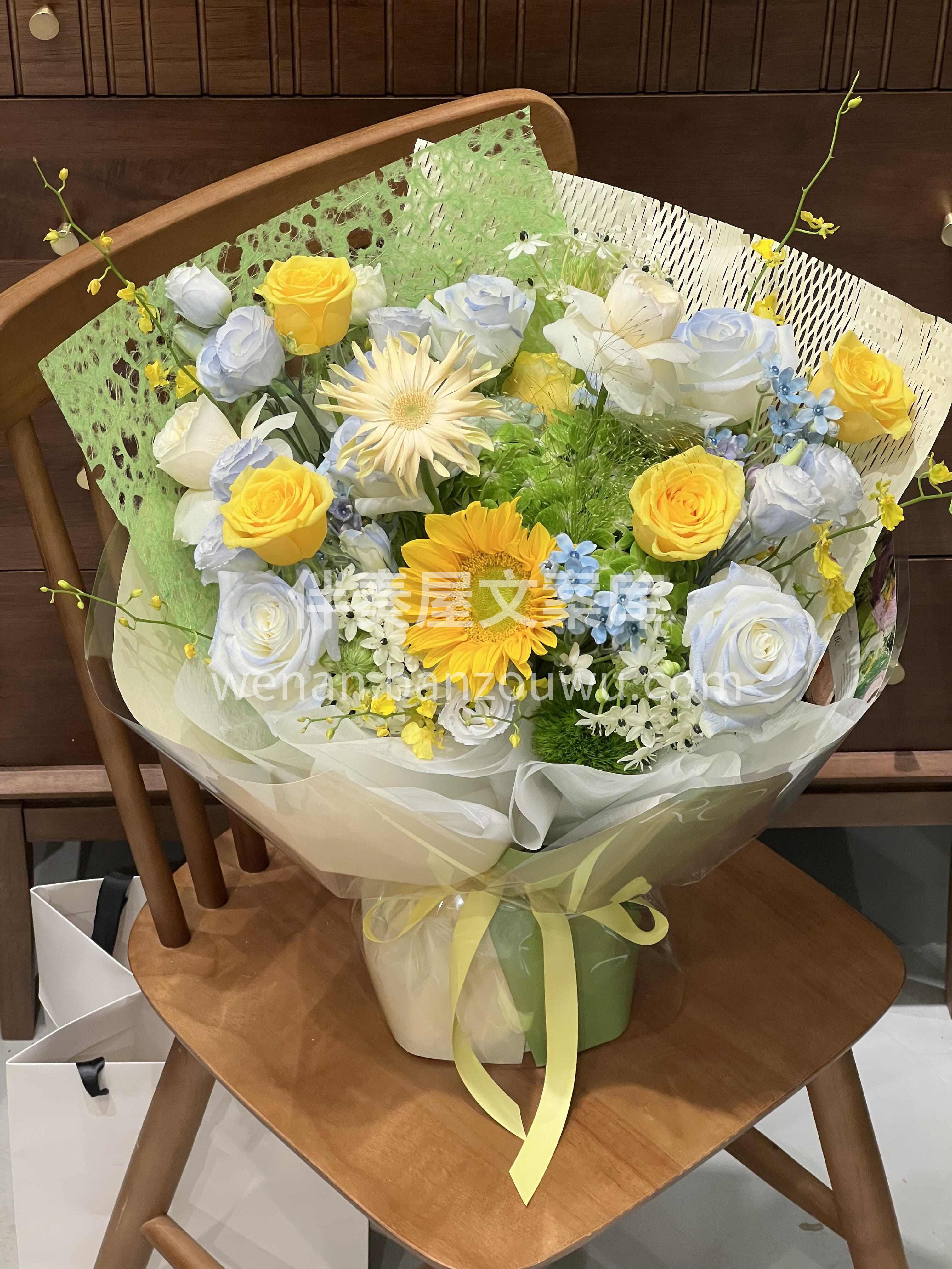 🌻向日葵绣球混搭花束 充满生命力的配色  配图1