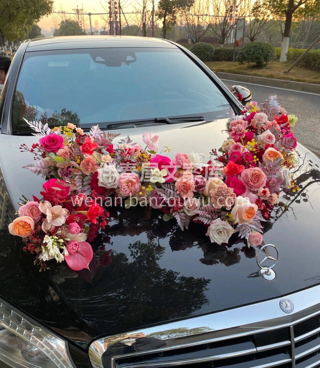 V型婚车手捧花 以前一直觉得玫红色太艳  配图3