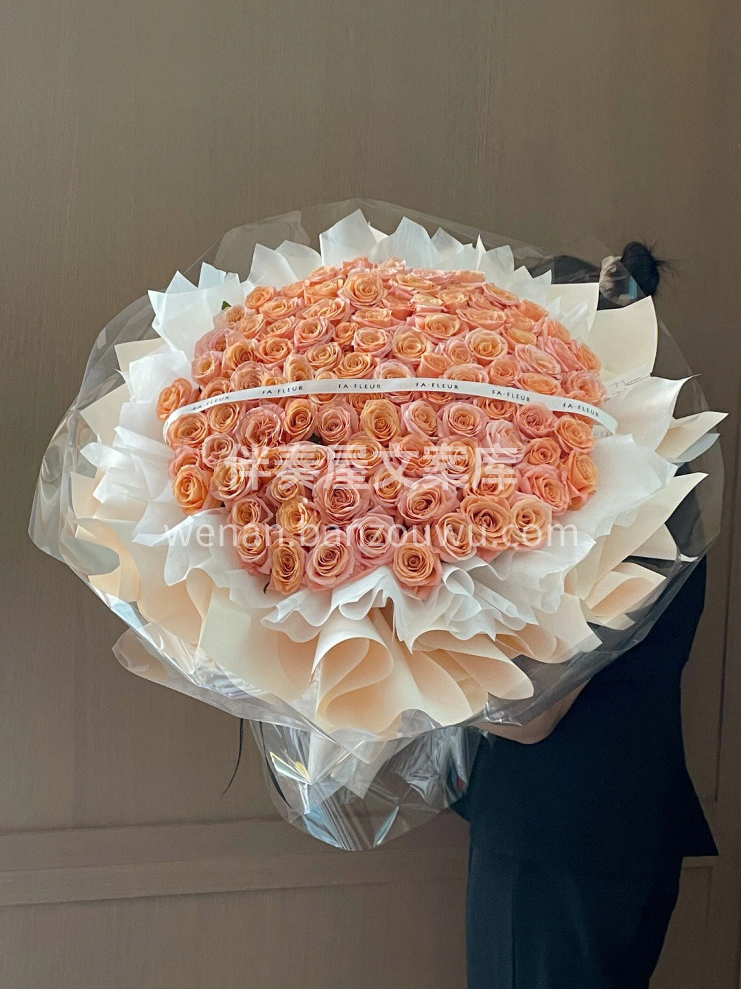 客订99支微光玫瑰花束~ 好想做那个收花