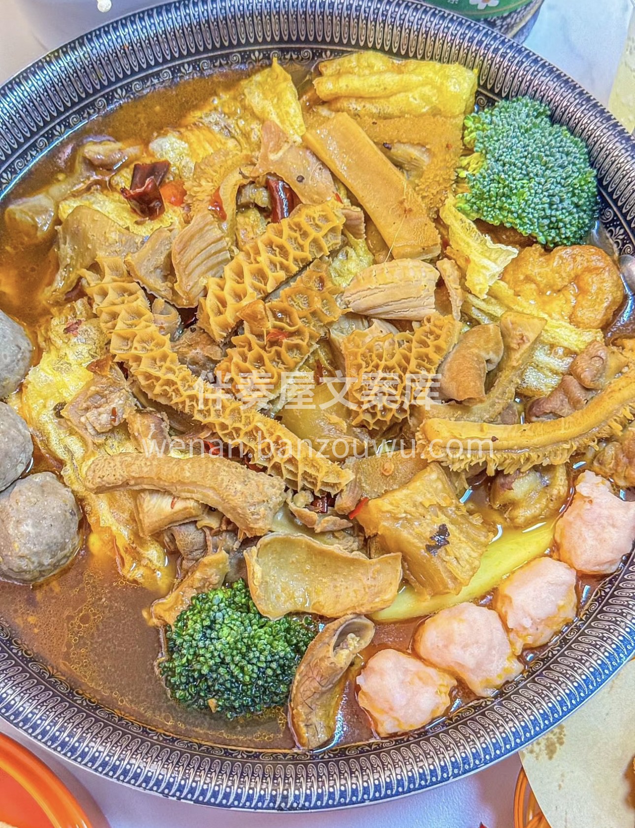 牛杂火锅，热情似火燃味蕾！香辣的汤底，翻 配图2