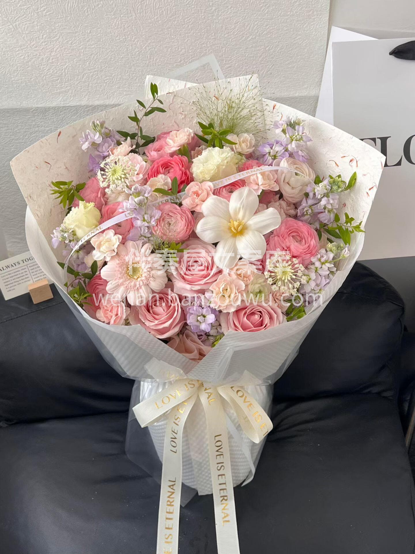 温柔的粉紫色系[哇]嫩乎乎的🌷还飘着淡淡的香🌸 拥有这样一束 配图1