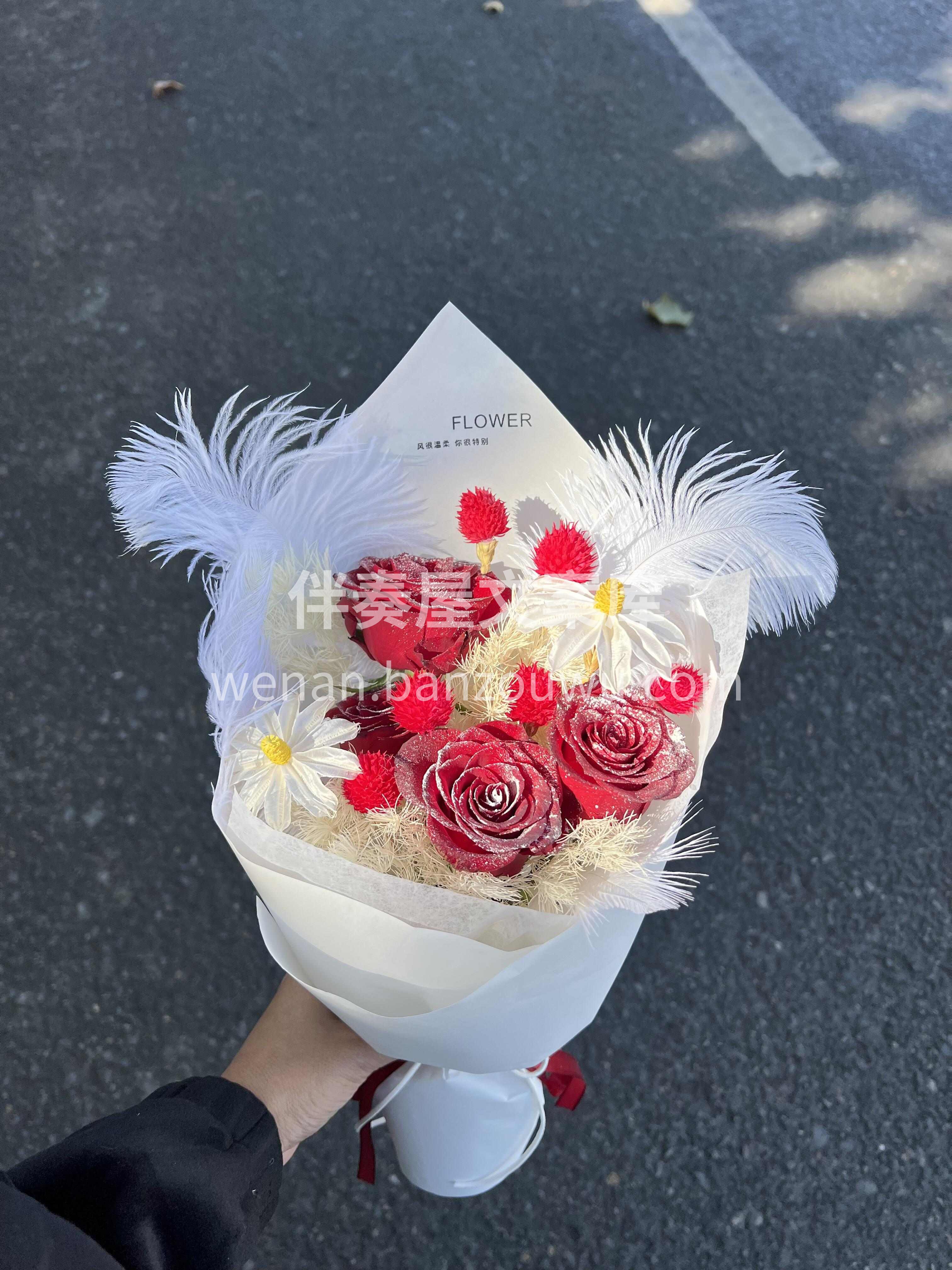 ❄冬日落雪小花束 带着不一样的红玫瑰🌹  配图2